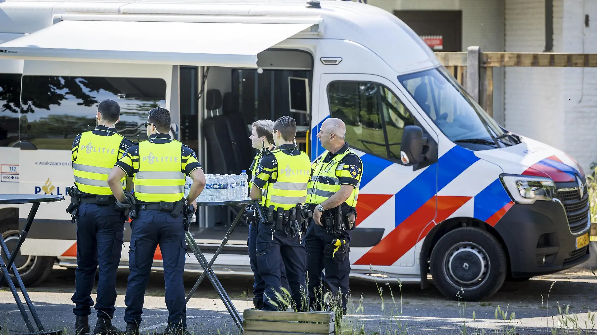 2022-06-02 17:03:34 KERKRADE - Police near the Beerenbos during a search for the missing 9-year-old Gino. The police are looking for the boy, who has been missing since a day. ANP MARCEL VAN HOORN netherlands out - belgium out *** 2022 06 02 17 03 34 KERKRADE Police near the Beerenbos during a search for the missing 9 year old Gino The police are looking for the boy, who has been missing since a day ANP MARCEL VAN HOORN netherlands out belgium out PUBLICATIONxINxGERxSUIxAUTxONLY Copyright: xx x449689568x originalFilename: 449689568.jpg