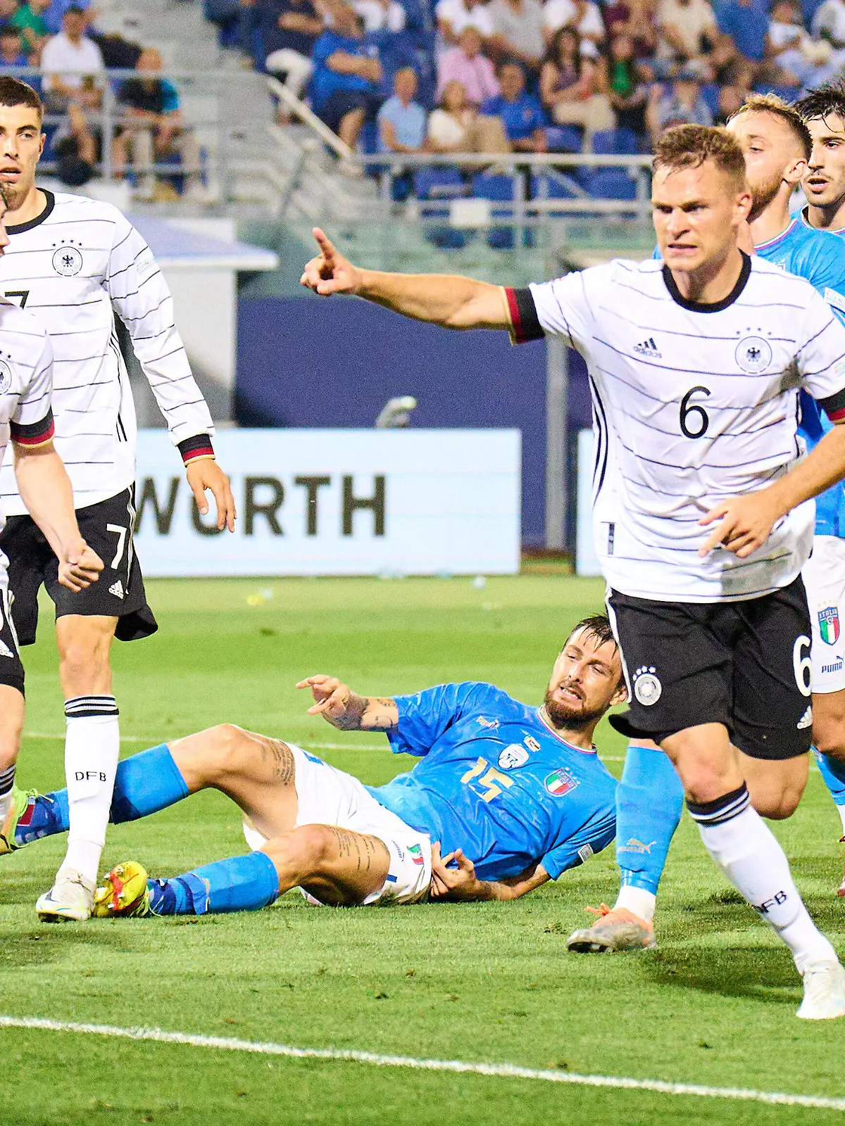 Joshua Kimmich, DFB 6 scores, shoots goal , Tor, Treffer, Torschuss, 1-1, celebrates his goal, happy, laugh, celebration, in the UEFA Nations League 2022 match ITALY - GERMANY in Season 2022/2023 on Juni 04, 2022 in Bologna, Italy.