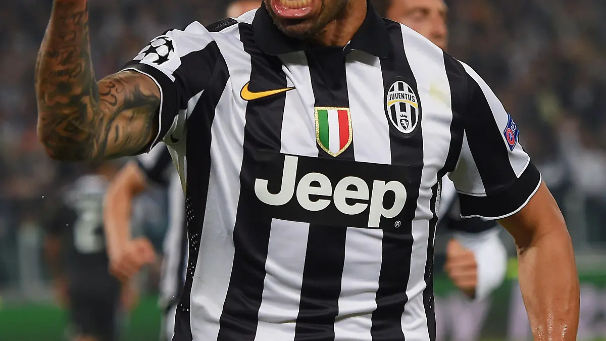 TURIN, ENGLAND - MAY 05:  Carlos Tevez of Juventus celebrates as he scores their second goal from a penalty during the UEFA Champions League semi final first leg match between Juventus and Real Madrid CF at Juventus Arena on May 5, 2015 in Turin, Italy.  (Photo by Michael Regan/Getty Images)