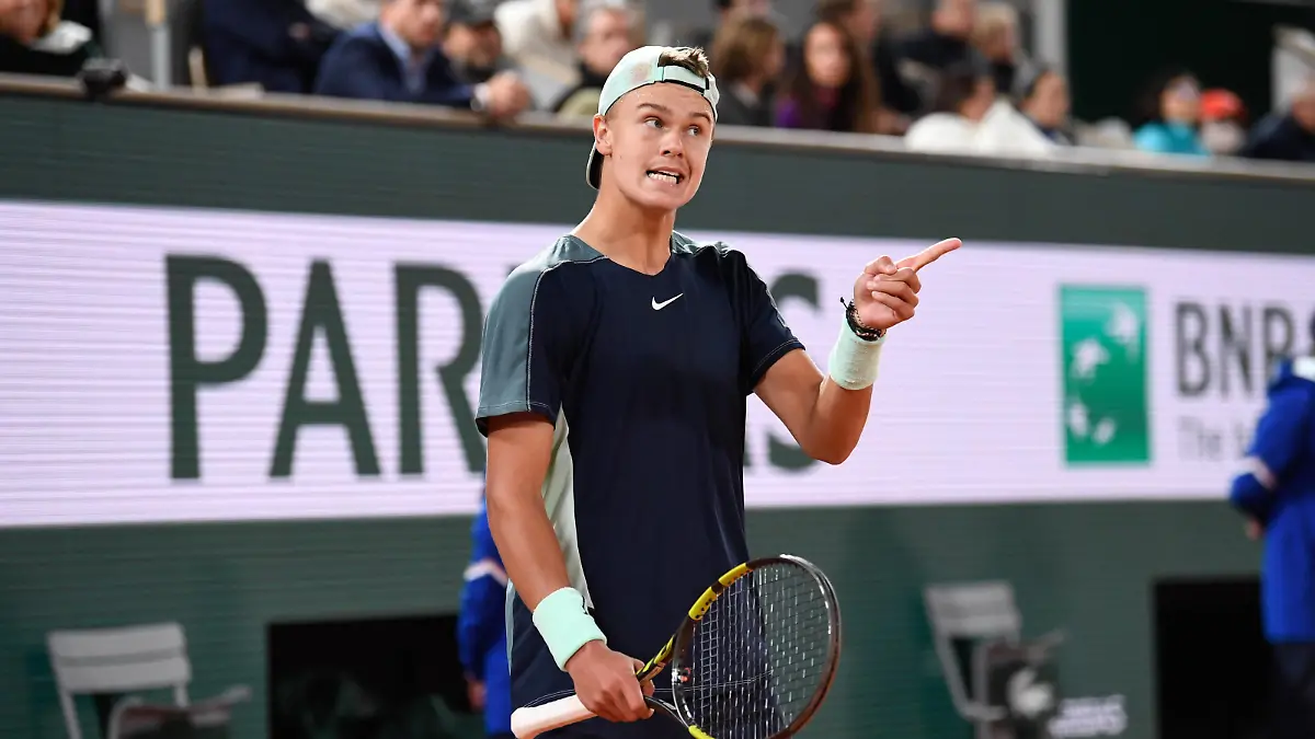 Roland Garros 2022 PARIS, IF - 01.06.2022: ROLAND GARROS 2022 - Holger Rune DEN during a tennis match against Casper Ruud NOR valid for the quarter-final of the 2022 Roland Garros men& 39s tournament held in Paris, France. Photo: Richard Callis/Fotoarena x2214532x PUBLICATIONxNOTxINxBRA RichardxCallis