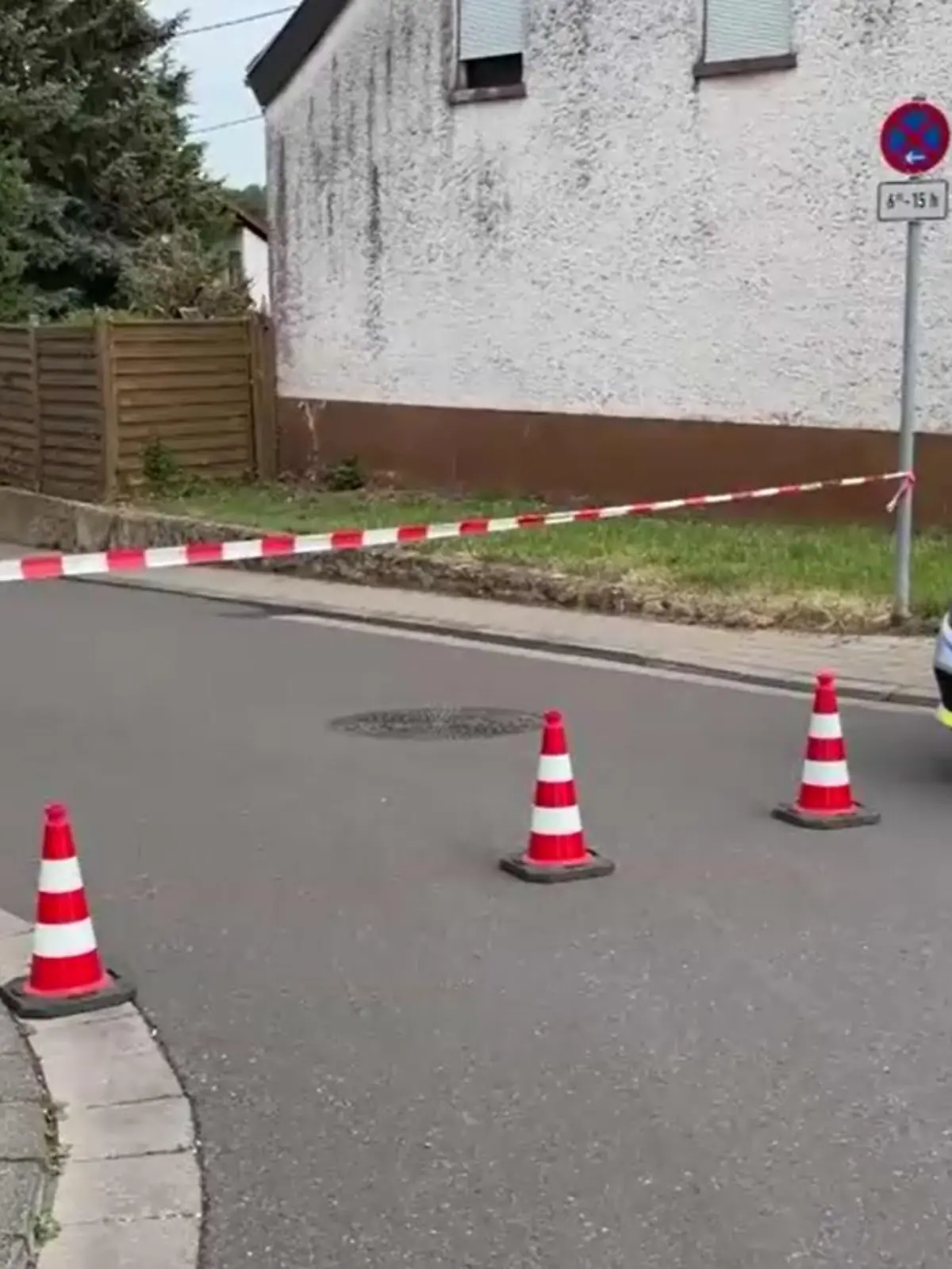 Die Polizei ist mit mehreren Einsatzkräften in Saarbrücken vor Ort.
