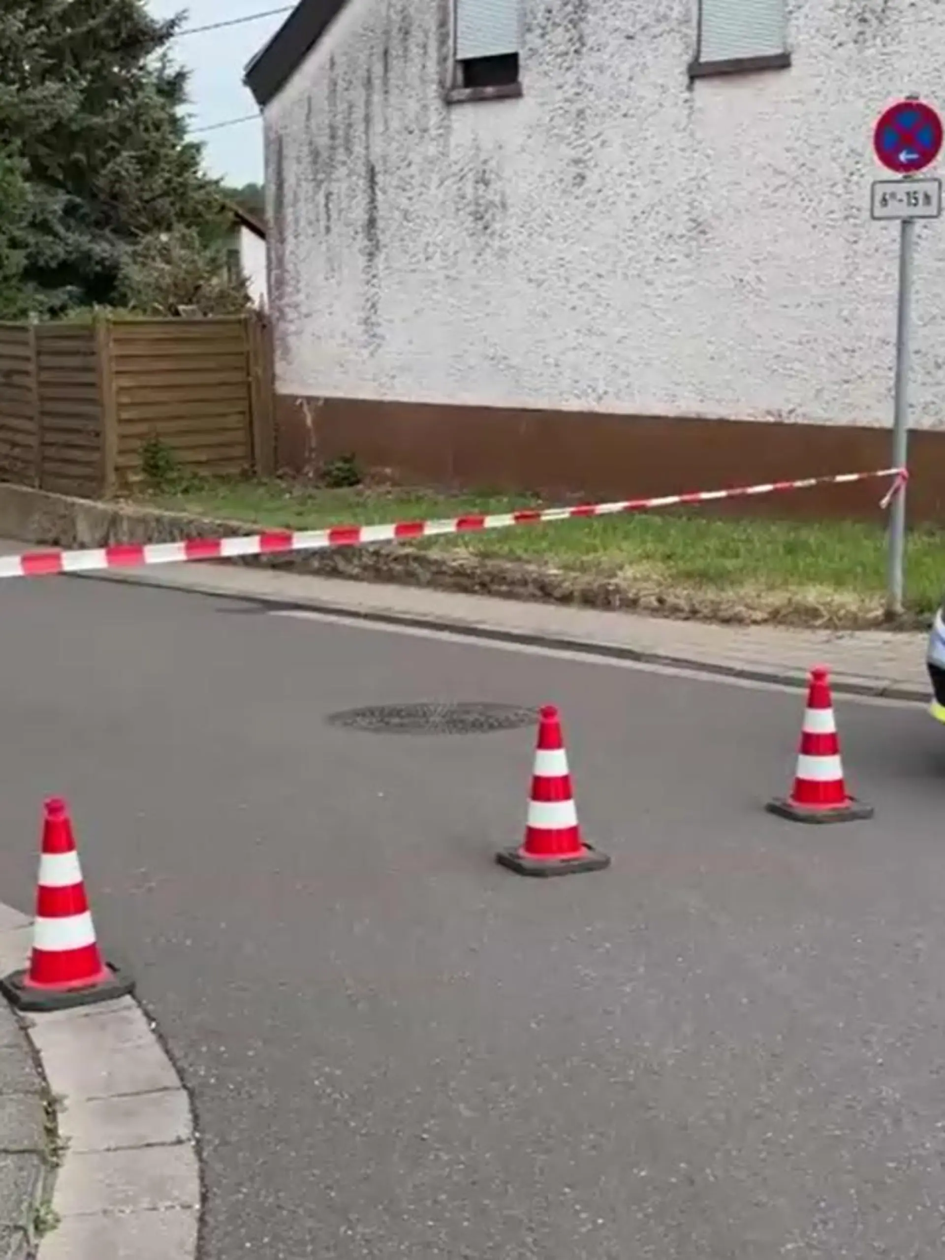 Die Polizei ist mit mehreren Einsatzkräften in Saarbrücken vor Ort.
