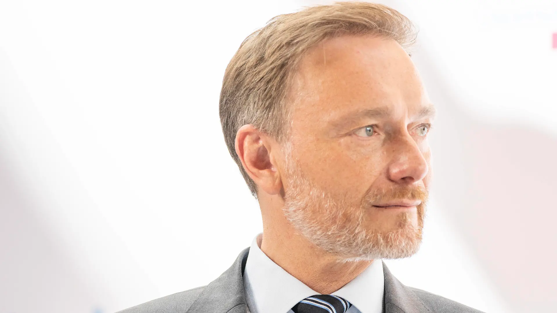 Pressekonferenz der FDP zum Ausgang der Landtagswahl in Nordrhein-Westfalen und Auswirkungen auf die Bundespolitik - Christian Lindner, Parteivorsitzender und BundesfinanzministerPressekonferenz der FDP zum Ausgang der Landtagswahl in Nordrhein-Westfalen und Auswirkungen auf die Bundespolitik - Christian Lindner, Parteivorsitzender und Bundesfinanzminister, Berlin Berlin Deutschland Parteizentrale *** FDP press conference on the outcome of the state election in North Rhine-Westphalia and implications for federal policy Christian Lindner, Party Chairman and Federal Finance Minister FDP press conference on the outcome of the state election in North Rhine-Westphalia and implications for federal policy Christian Lindner, Party Chairman and Fed