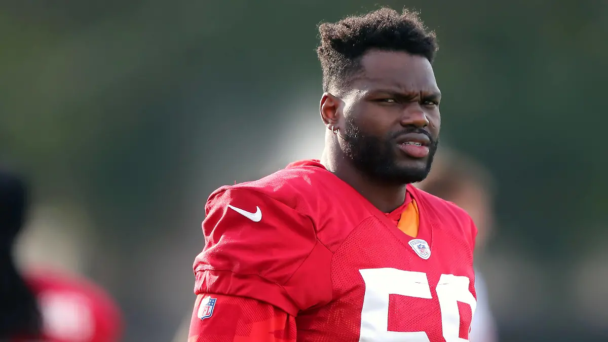 TAMPA, FL - JUL 27: Shaquil Barrett 58 looks over towards the media during the Tampa Bay Buccaneers Training Camp on July 27, 2021 at the AdventHealth Training Center at One Buccaneer Place in Tampa, Florida. Photo by Cliff Welch/Icon Sportswire NFL, American Football Herren, USA JUL 27 Buccaneers Training Camp Icon357210727040