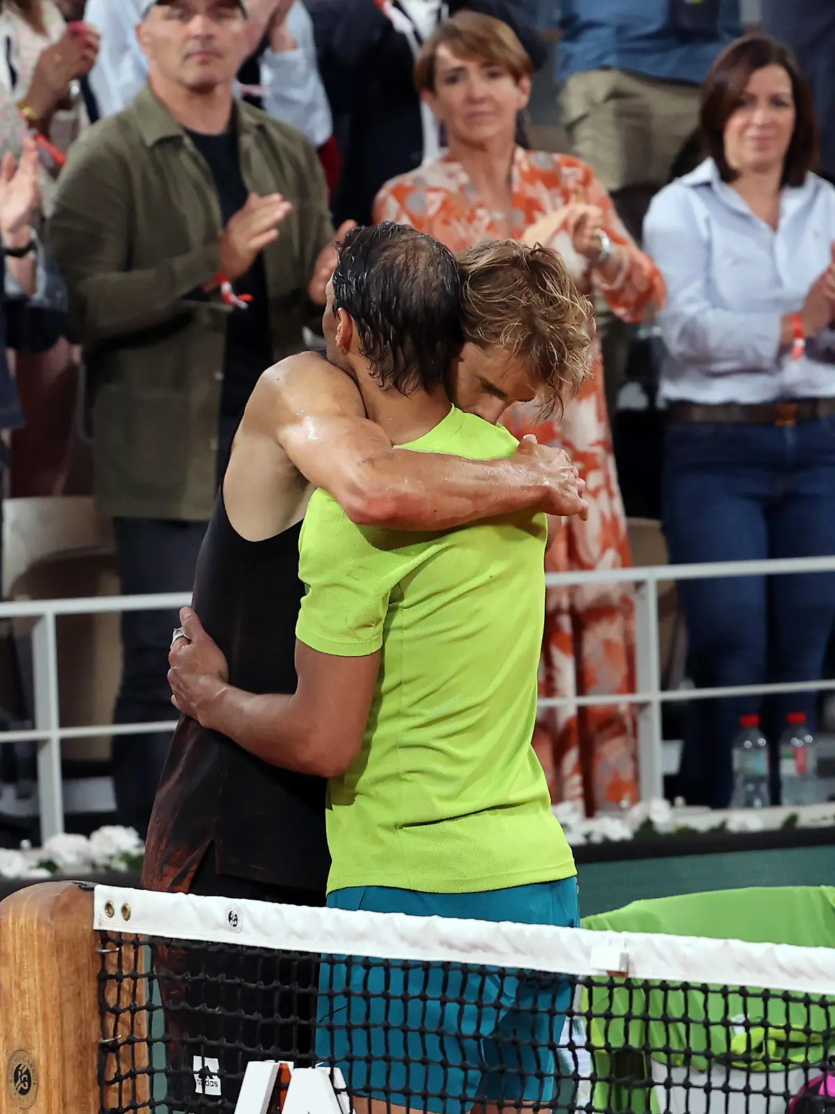 Third seeded Alexander Zverev of Germany hugs opponent fifth seeded Rafael Nadal of Spain after he injured himself during their semi-final match of the French Tennis Open, at Roland Garros, near Paris, France, on Friday, June 3, 2022. Zverev was forced to retire leaving Nadal to reach the finals on Sunday. PUBLICATIONxINxGERxSUIxAUTxHUNxONLY PAR20220603109 MAYAxVIDON-WHITE 