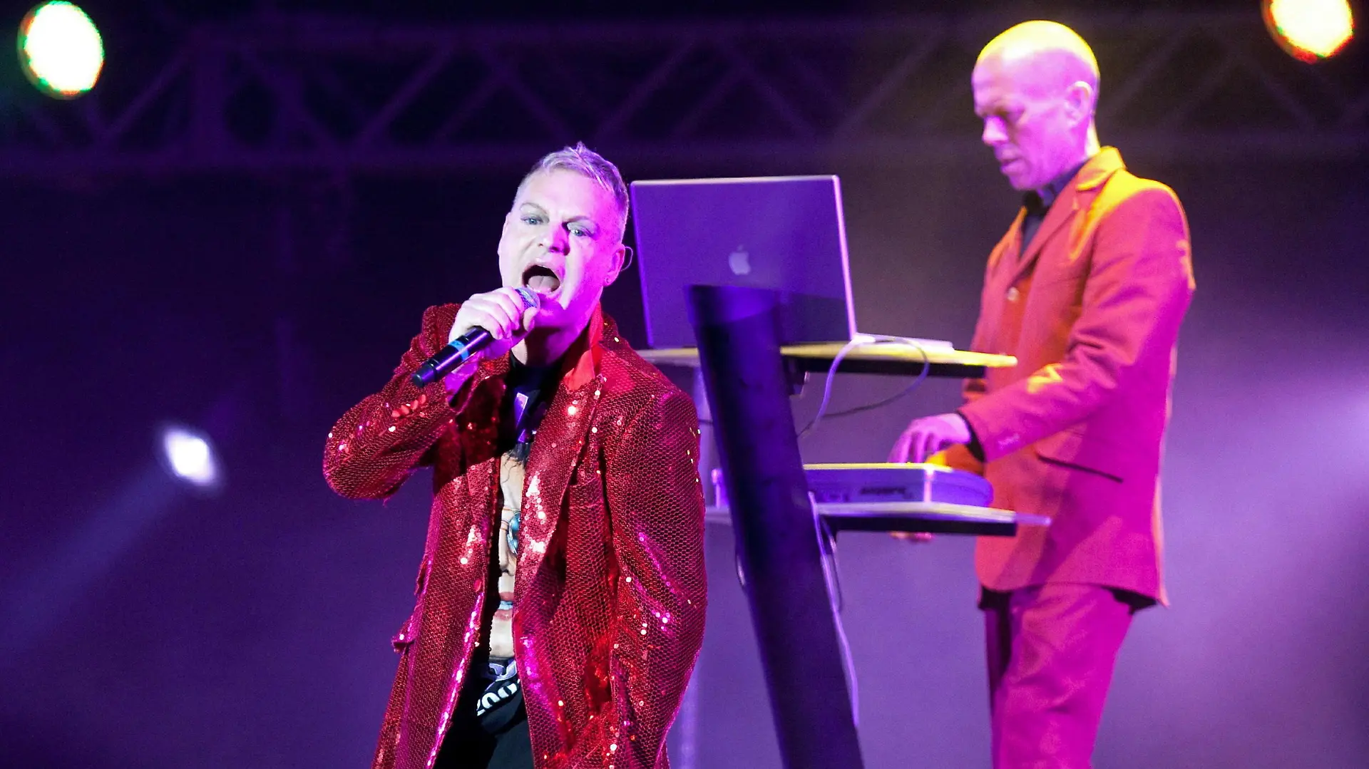 epa02872120 Singer of the English duo Erasure, Andy Bell and Vince Clarke (R) perform during their concert at the Monumental stadium in Lima, Peru, 18 August 2011. The concert is part of the Total Pop Tour. EPA/PAUL VALLEJOS ++
