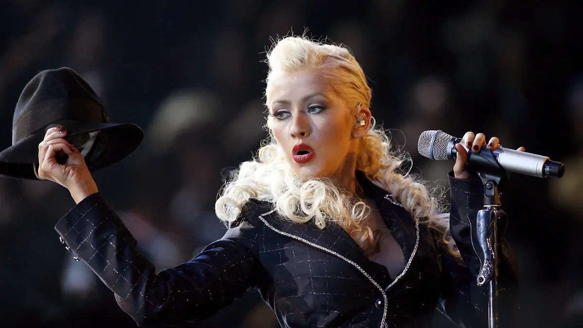 Singer Christina Aguilera performs during the NBA All-Star basketball game's halftime entertainment show in Las Vegas, Nevada Sunday, 18 February 2007. EPA/LARRY W. SMITH +++(c) dpa - Report+++