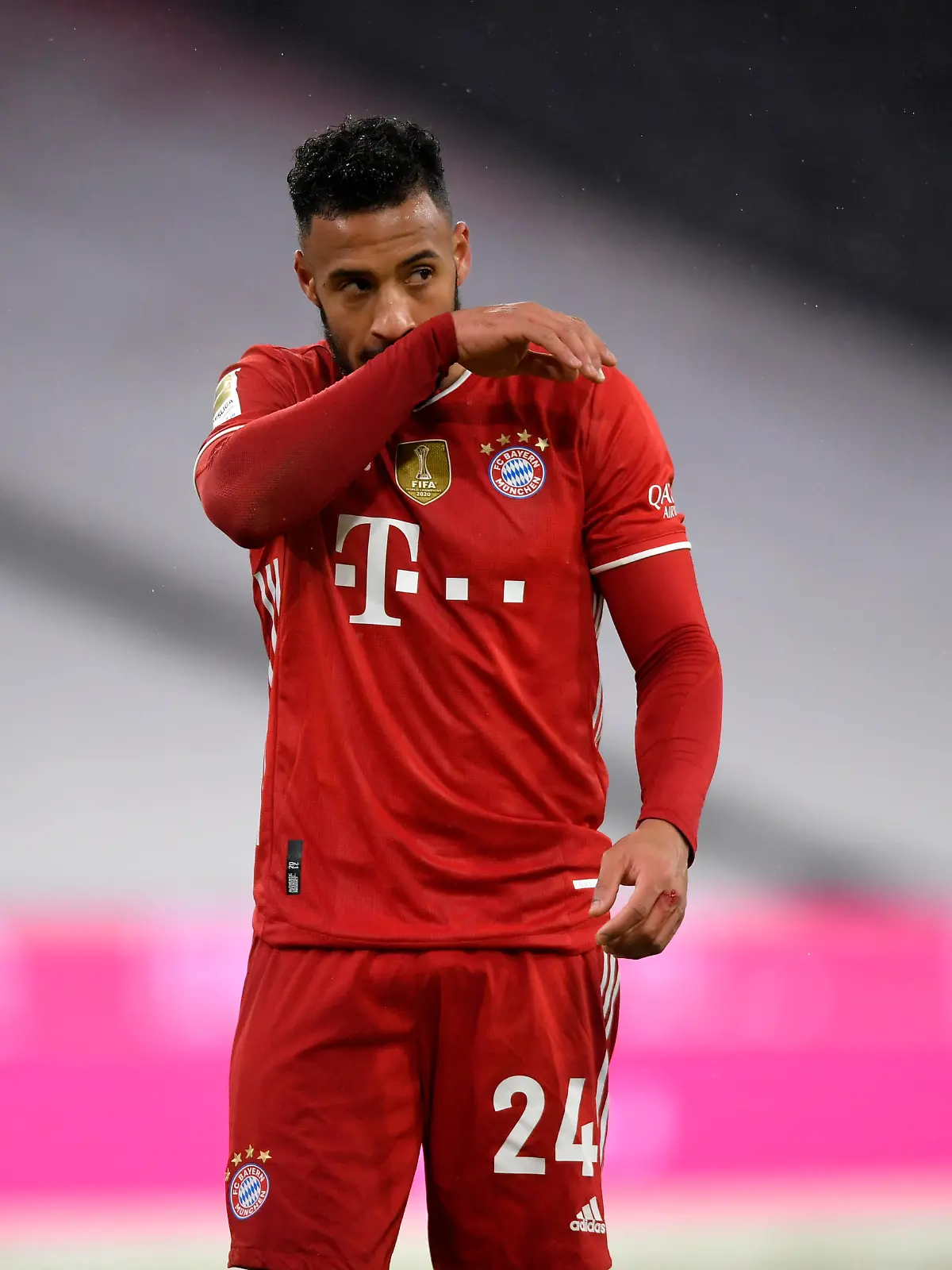  15.02.2021, Fussball 1. Bundesliga: FC Bayern - Bielefeld 15.02.2021, Fussball 1. Bundesliga 2020/2021, 21. Spieltag, FC Bayern München - DSC Arminia Bielefeld, in der Allianz-Arena München. Corentin Tolisso FC Bayern München nachdenklich Foto: Bernd Feil/M.i.S./Pool Nur für journalistische Zwecke Only for editorial use DFL regulations prohibit any use of photographs as image sequences and/or quasi-video. National and international NewsAgencies OUT. München Allianz-Arena Bayern Deutschland *** 15 02 2021, Football 1 Bundesliga FC Bayern Bielefeld 15 02 2021, Football 1 Bundesliga 2020 2021, Matchday 21, FC Bayern München DSC Arminia Bielefeld, at Allianz Arena Munich Corentin Tolisso FC Bayern München pensive Photo Bernd Feil M i S Pool For journalistic use only DFL regulations prohibit any use of photographs as image sequences and or quasi video National and international NewsAgencies OUT Munich Allianz Arena Bayern Germany. Poolfoto ,EDITORIAL USE ONLY