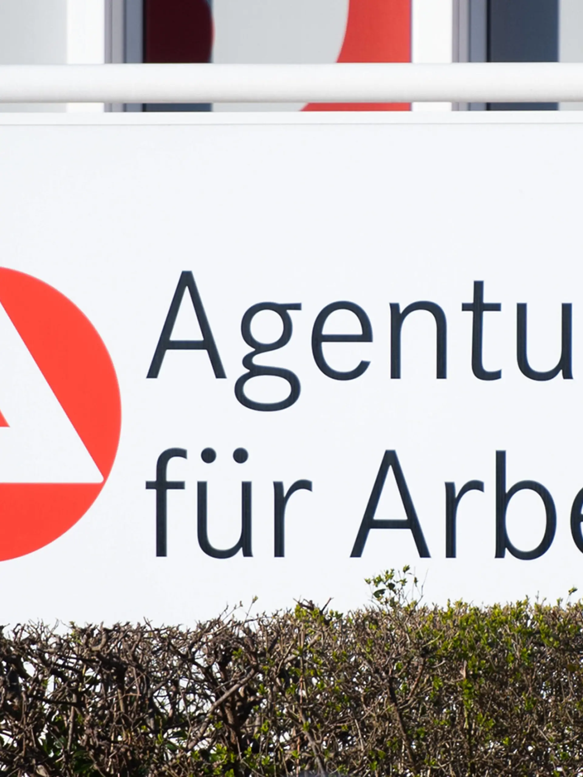 Herford, Deutschland 24.03.2020: Feature Recht und Ordnung Agentur für Arbeit, Jobcenter, Arbeitsamt , Herford Deutschland *** Herford, Germany 24 03 2020 Feature Law and order Agency for employment, job centre, employment office, Herford Germany 