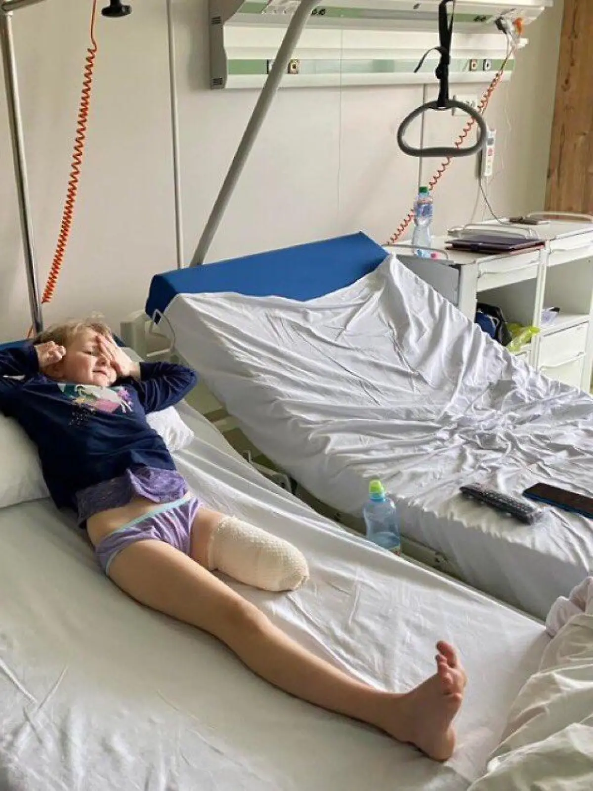 Marina (5) musste im Krankenhaus ihr linkes Bein amputiert werden.