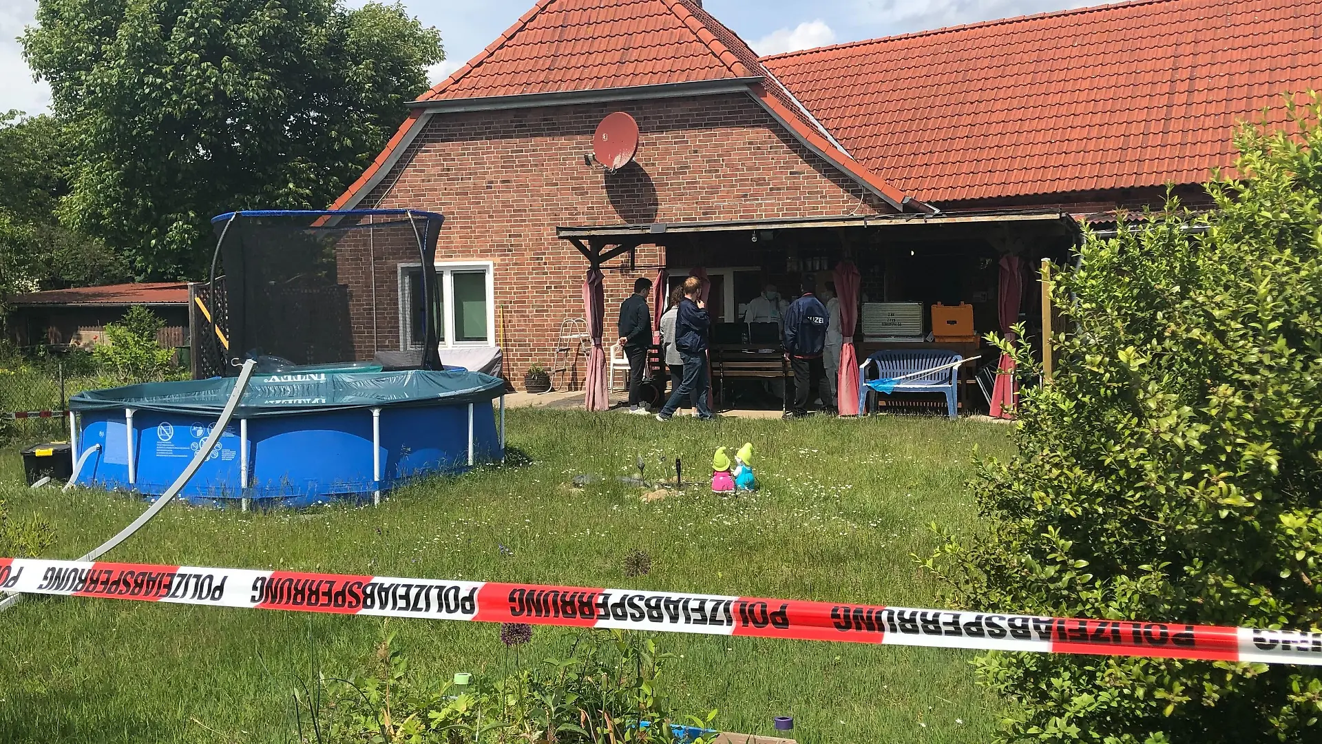 Mutmaßlicher Mord in Neustadt am Rübenberge. In diesem Einfamilienhaus wurde das Ehepaar getötet.
