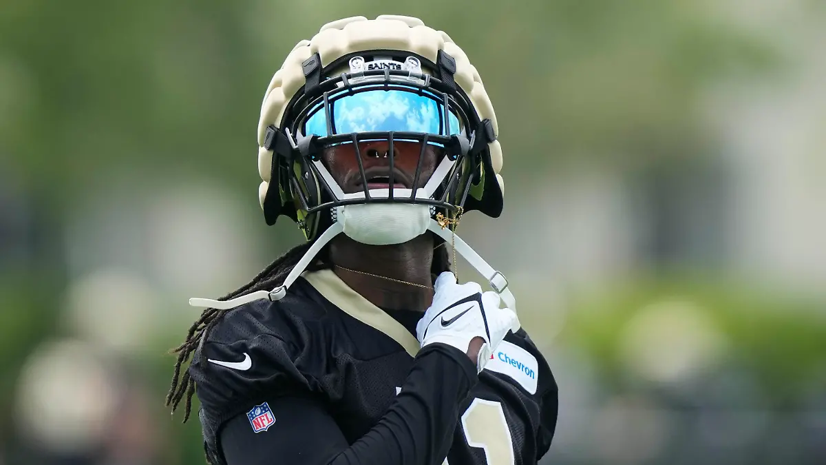 New Orleans Saints running back Alvin Kamara (41) runs through drills at the team's NFL football minicamp in Metairie, La., Thursday, June 15, 2023. (AP Photo/Gerald Herbert)