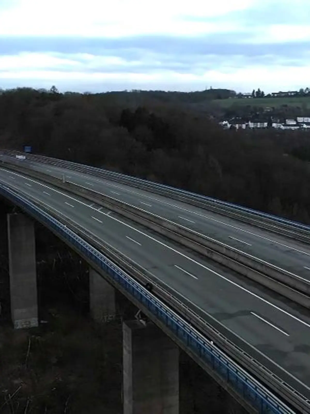 Bild zu: "Auf A45-Brücke tut sich nichts"
