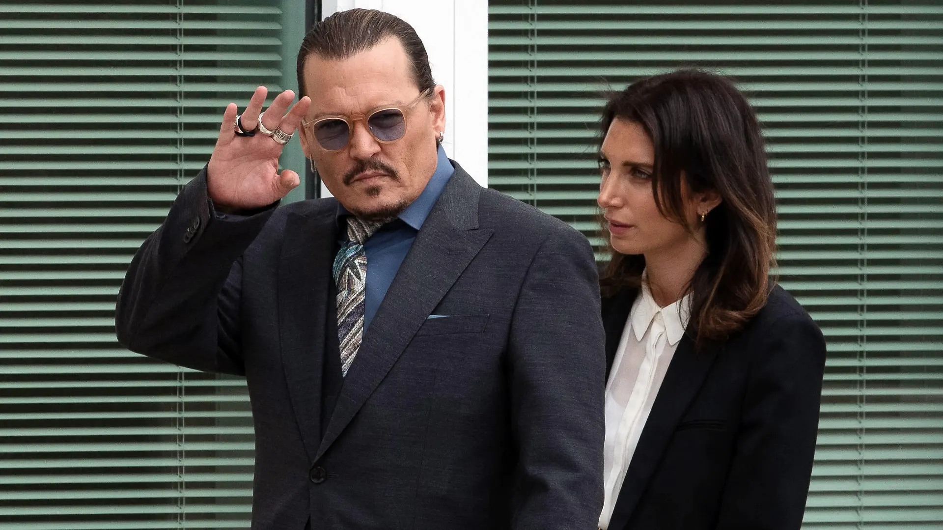 Johnny Depp steps outside the Fairfax County Courthouse, in Fairfax, during a recess in the civil trial between him and Amber Heard, Wednesday, May 25, 2022. Depp brought a defamation lawsuit against his former wife, actress Amber Heard, after she wrote an op-ed in The Washington Post in 2018 that, without naming Depp, accused him of domestic abuse. PUBLICATIONxNOTxINxUSA Copyright: xCliffxOwen/CNP/MediaPunchx