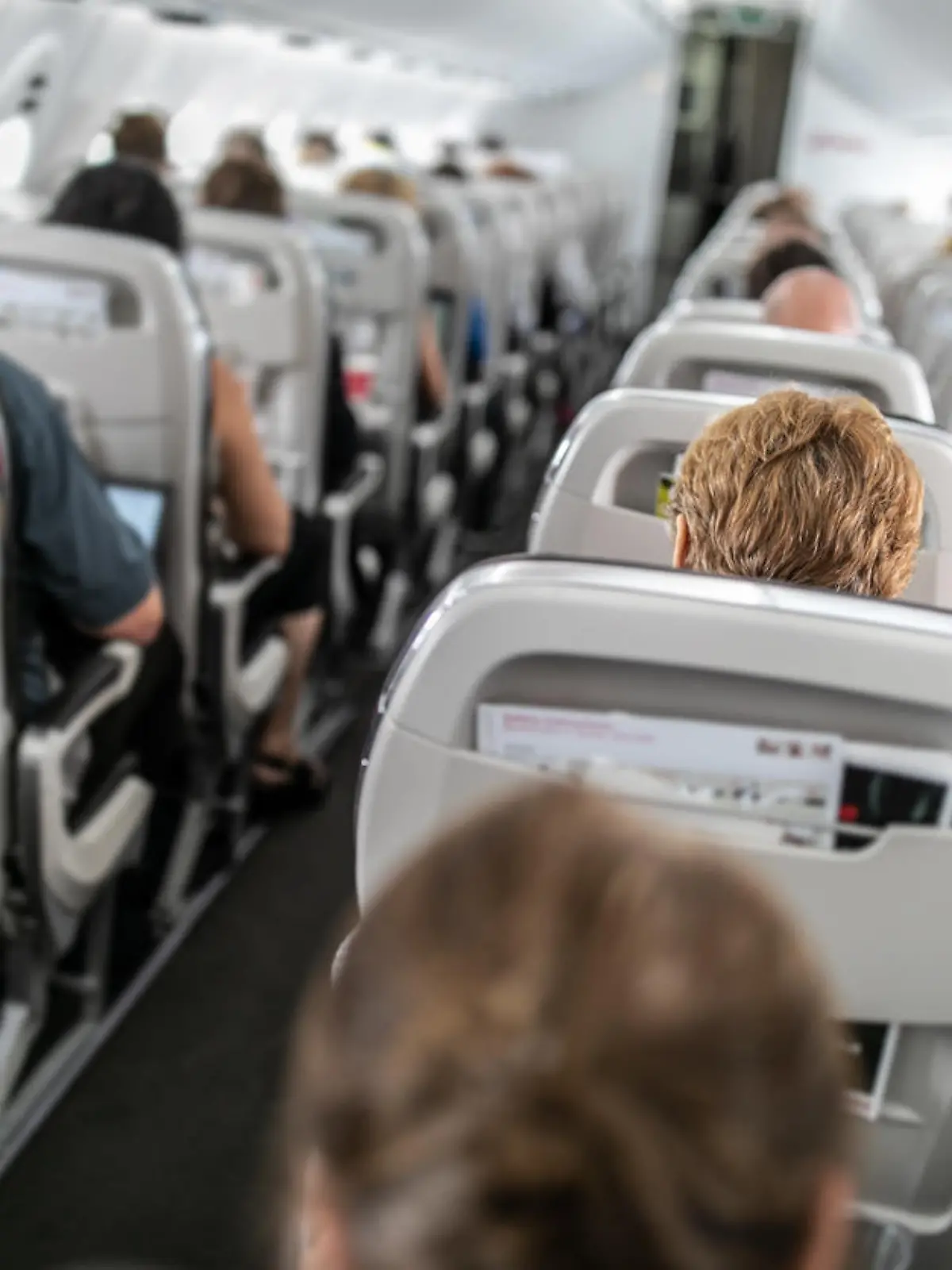 Tausende Menschen fliegen regelmäßig.