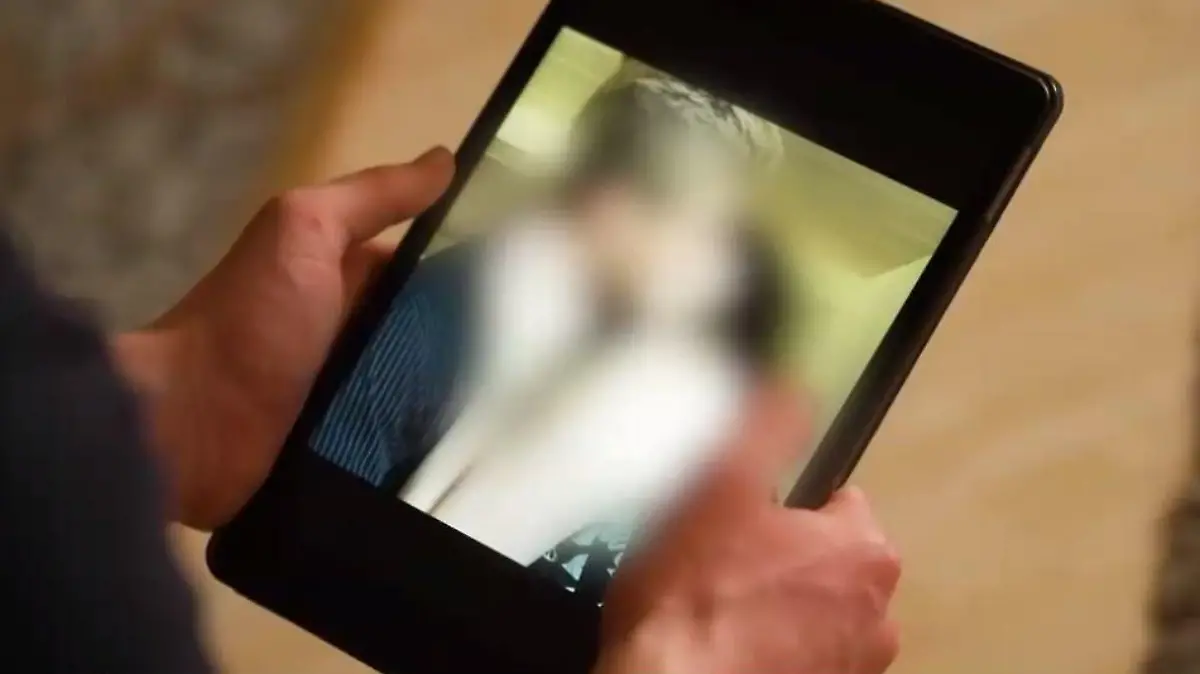 Max (17) wurde mit einem Messer angegriffen und lebensgefährlich verletzt. Das Landgericht Bielefeld hat seine Ex-Freundin und deren neuen Partner wegen versuchten Mordes zu langen Jugendstrafen verurteilt.