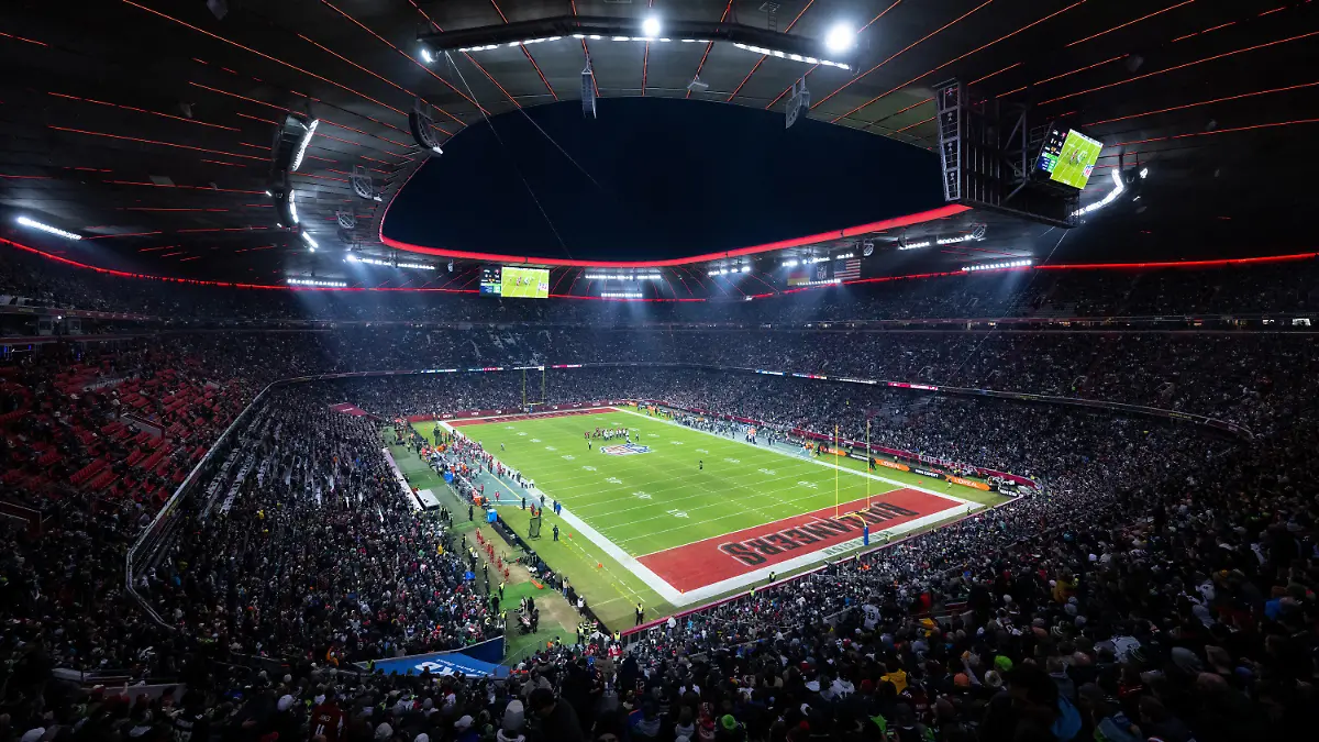 ARCHIV - 13.11.2022, Bayern, München: American Football, NFL, Tampa Bay Buccaneers - Seattle Seahawks, 10. Spieltag, Hauptrunde in der Allianz Arena. 2023 sind zwei Spiele in Frankfurt am Main angesetzt. Der Ticketverkauf für das Spiel der Indianapolis Colts und den New England Patriots startet am Dienstag. (zu dpa: «NFL-Spiele in Deutschland - Wie kommen Fans an Tickets?») Foto: Sven Hoppe/dpa +++ dpa-Bildfunk +++