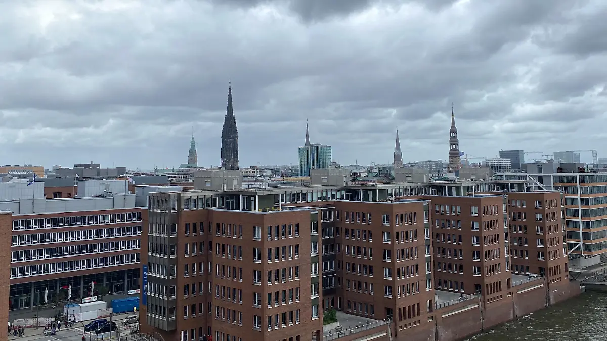 Grauer Himmel über Hamburg