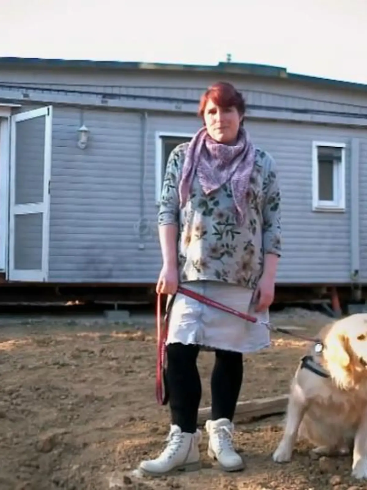 Das klingt spannend, aber gewagt! Kann man eine neue Wohnung einrichten, ohne auch nur einen Cent auszugeben? Die frisch getrennte Sabrina Hagner (37) und ihr Hund sind gerade auf viel Hilfe angewiesen. „Als Alleinverdienerin sind neue Möbelstücke für mich gerade nicht drin“, sagt Hagner. Die alleinstehende Sachbearbeiterin und RTL-Reporterin Marlena Busch nehmen die Hausforderung an: In nur drei Wochen wollen sie die neue Wohnung umsonst einrichten. Mit geschenkten Möbeln, Entdeckungen beim Sperrmüll, oder auf Verschenk-Portalen soll das Unmögliche möglich werden!