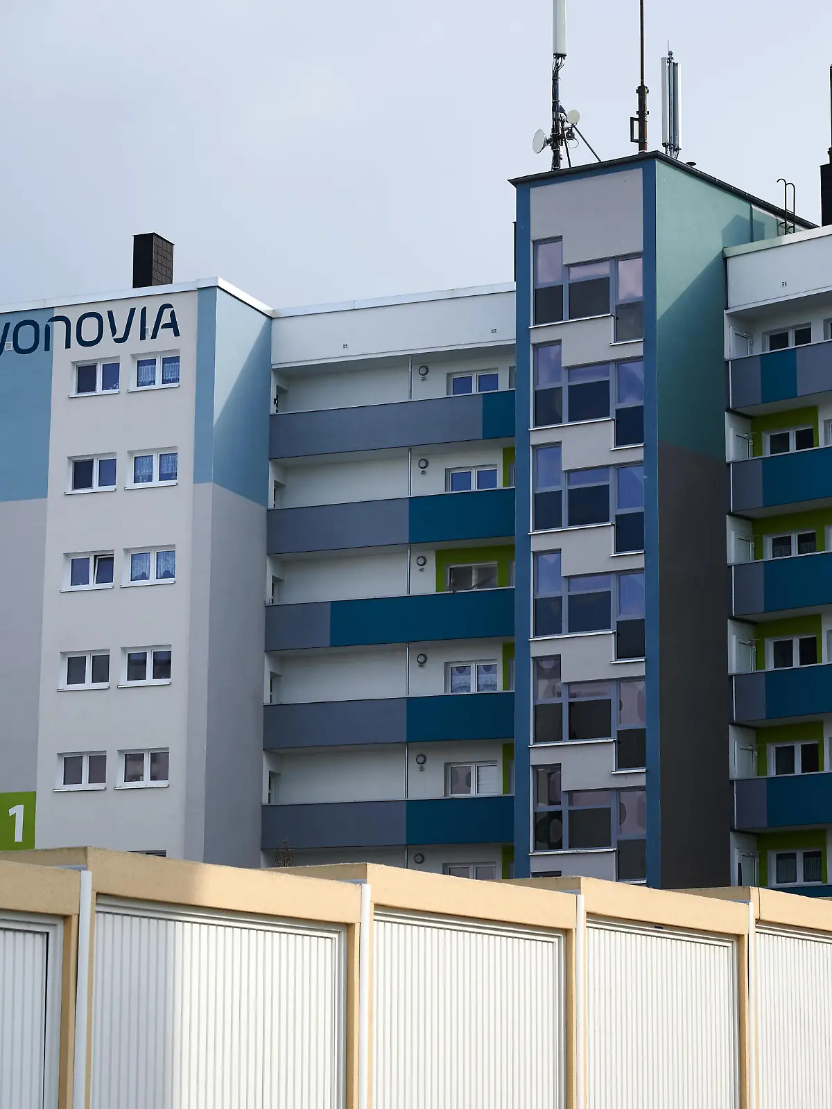 Ein Mehrfamilienhaus des Immobilienkonzerns Vonovia. Deutschlands größter Wohnungskonzern Vonovia kann bei der Hauptversammlung glänzende Zahlen vorlegen.