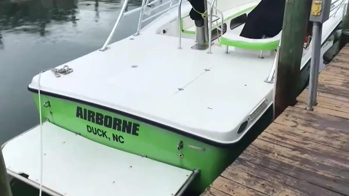 Das Seil zwischen dem Segelschirm und dem Boot wurde getrennt.