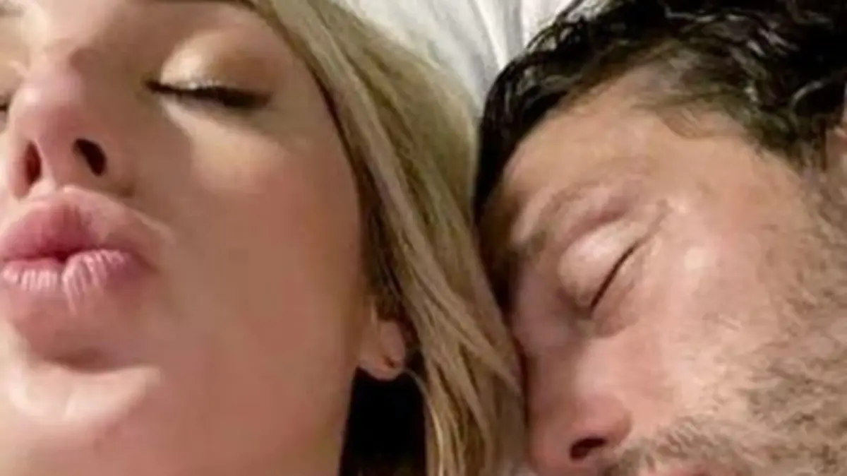 Andy Caroll nach einer durchzechten Nacht mit Barbesitzerin Taylor Jane Wilkey.