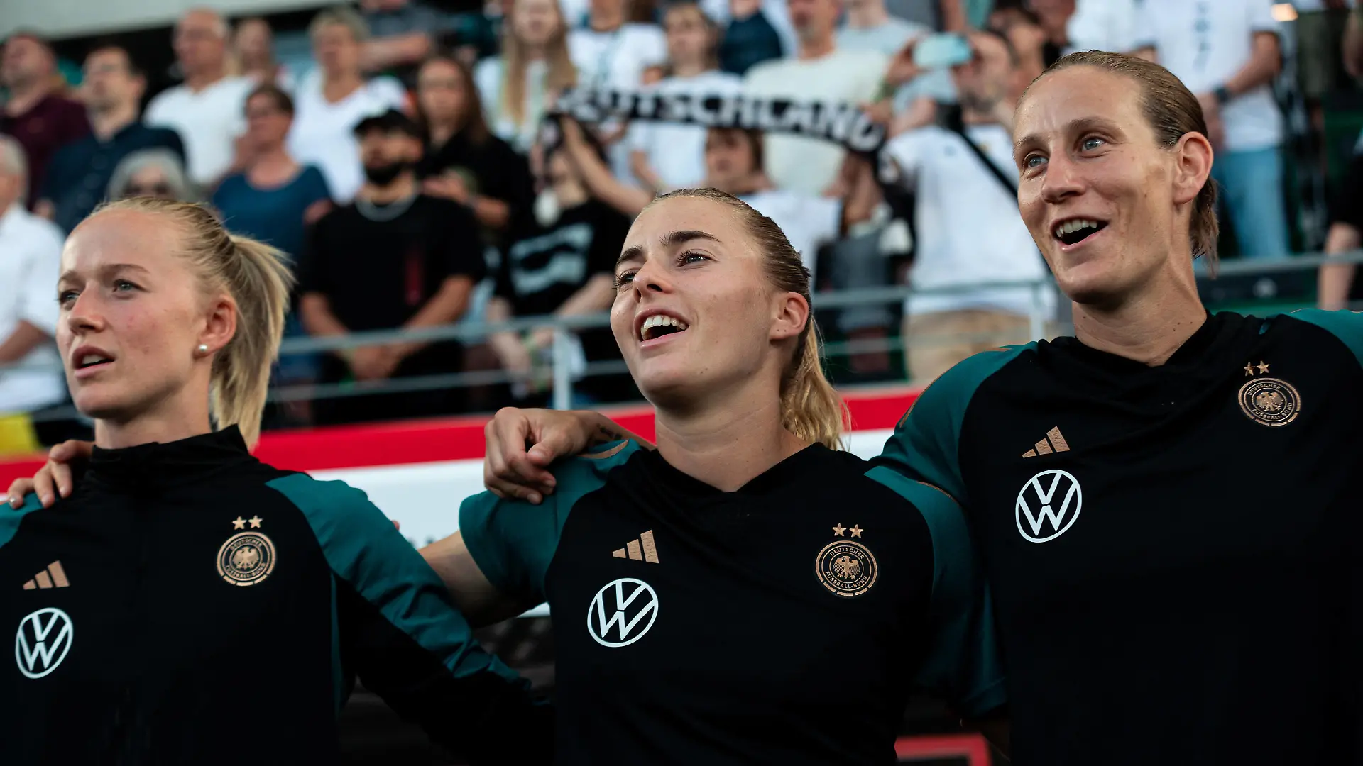 07.07.2023, xedx, GER, Fuerth, Sportpark Ronhof Thomas Sommer, Frauenfußball, Nationalmannschaft, Saison 2022 2023, Länderspiel, photogreva, Weltmeisterschaft, Testspiel Deutschland - Sambia, national team, Nationalteam natio, womensoccer Hymne, Nationalhymne, Laura Freigang DFL regulations prohibit any use of photographs as image sequences and/or quasi-video *** 07 07 2023, xedx, GER, Fuerth, Sportpark Ronhof Thomas Sommer, womens soccer, national team, season 2022 2023, international match, photogreva, world championship, test match Germany Zambia, national team, natio, womensoccer anthem, national anthem, Laura Freigang DFL regulations prohibit any use of photographs as image sequences and or quasi video