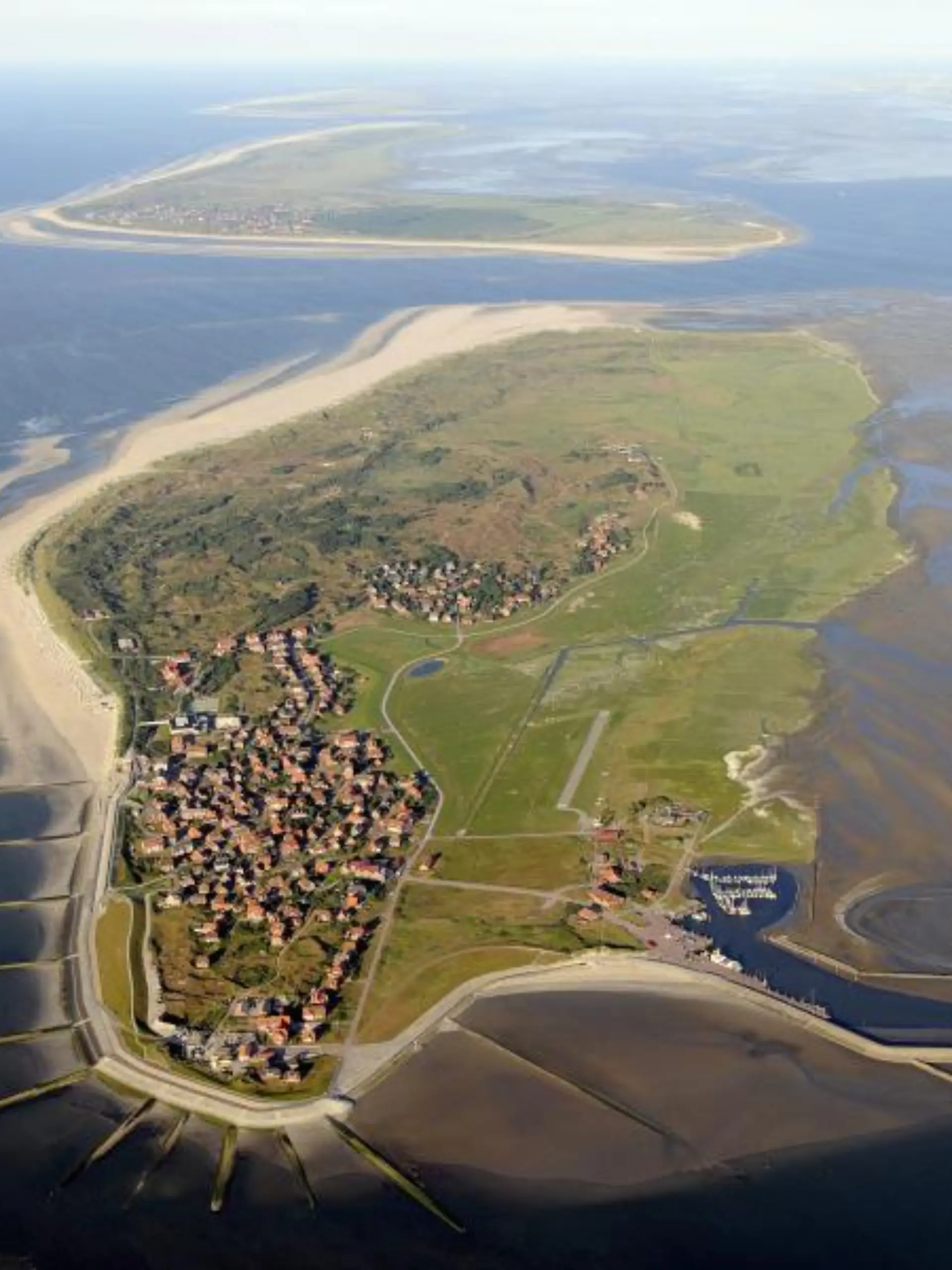 Eine Luftaufnahme der ostfriesischen Insel Baltrum