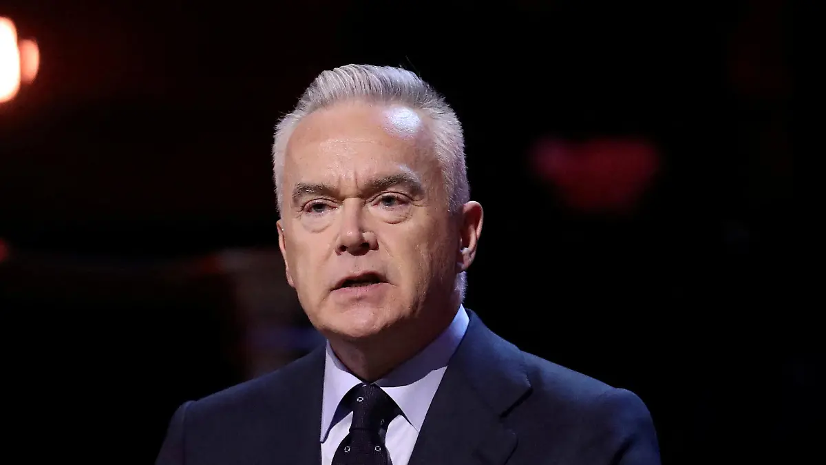 FILE PHOTO: BBC newsreader Huw Edwards speaks at the UK Holocaust Memorial Day Commemorative Ceremony in Westminster in London, Britain January 27, 2020. Chris Jackson/Pool via REUTERS/File Photo