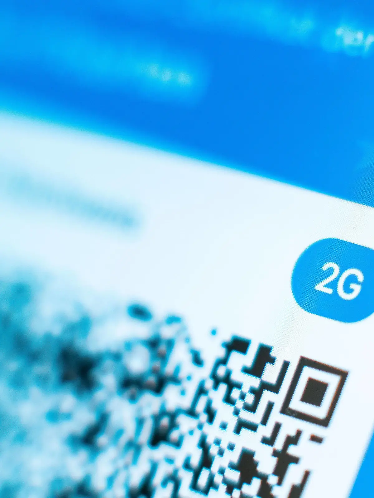  Eingetragener Digitaler Impfnachweis mit Anzeige des 2G Status in der Cornona Warn App auf dem Display eines Handys Düsseldorf Nordrhein-Westfalen Deutschland