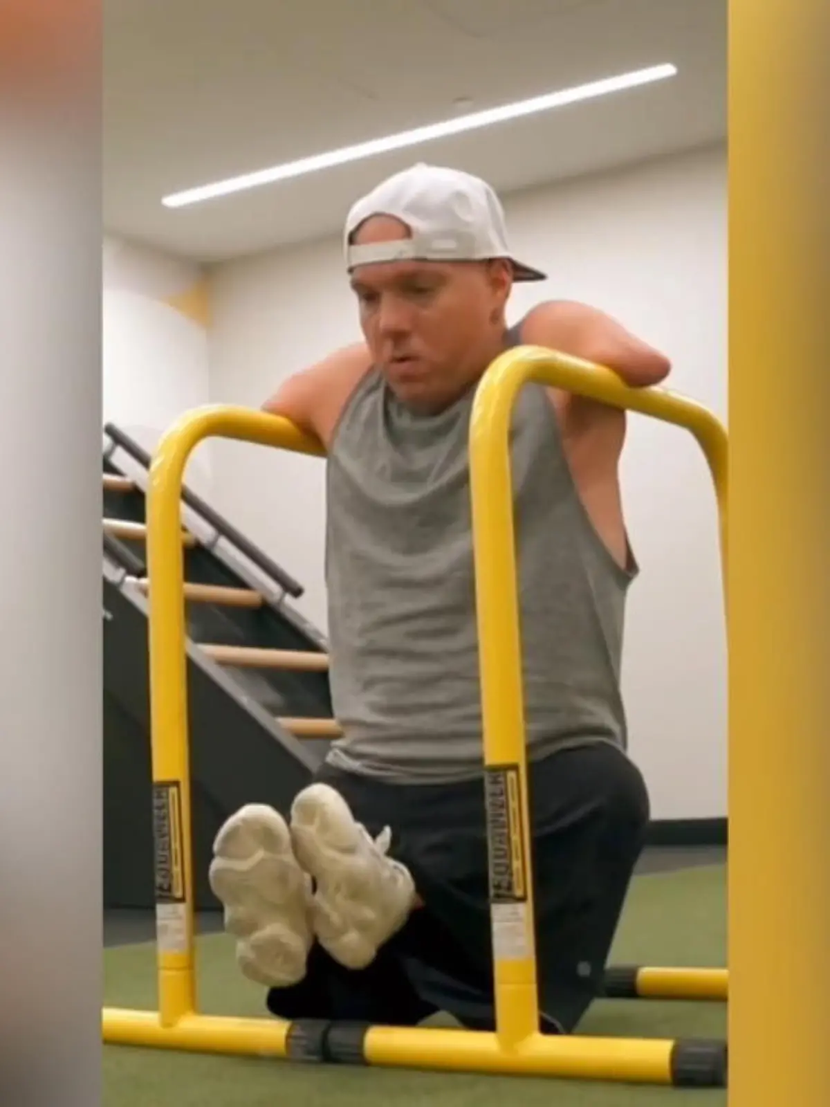 Ryan Hudson-Peralta ist wegen eines Gen-Defekts ohne Arme und mit extrem verkürzten Beinen zur Welt gekommen. Was für viele Menschen ein Grund zum Verzweifeln wäre, ist für ihn nur zusätzliche Motivation.