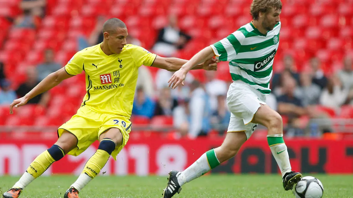 Tottenham Hotspur's Jake Livermure, left, competes with Celtic's Paddy McCourt during their Wembley Cup soccer match at Wembley Stadium, London, Sunday, July 26, 2009. (AP Photo/Sang Tan)