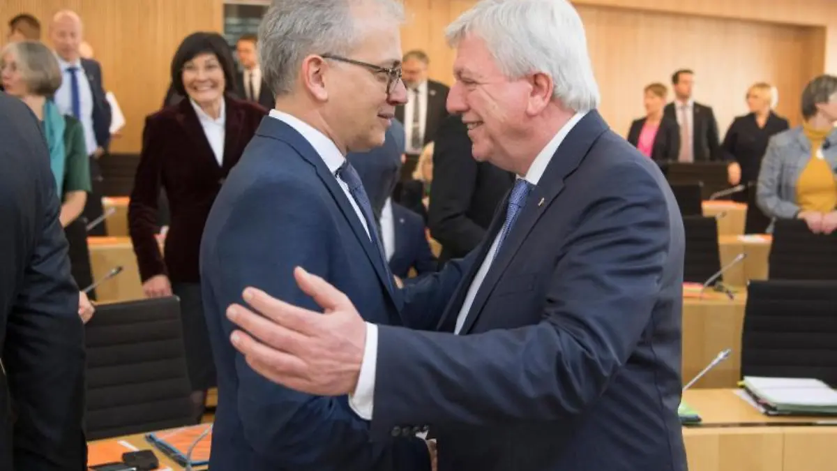 Volker Bouffier (l., CDU) und Tarek Al-Wazir (Grüne)