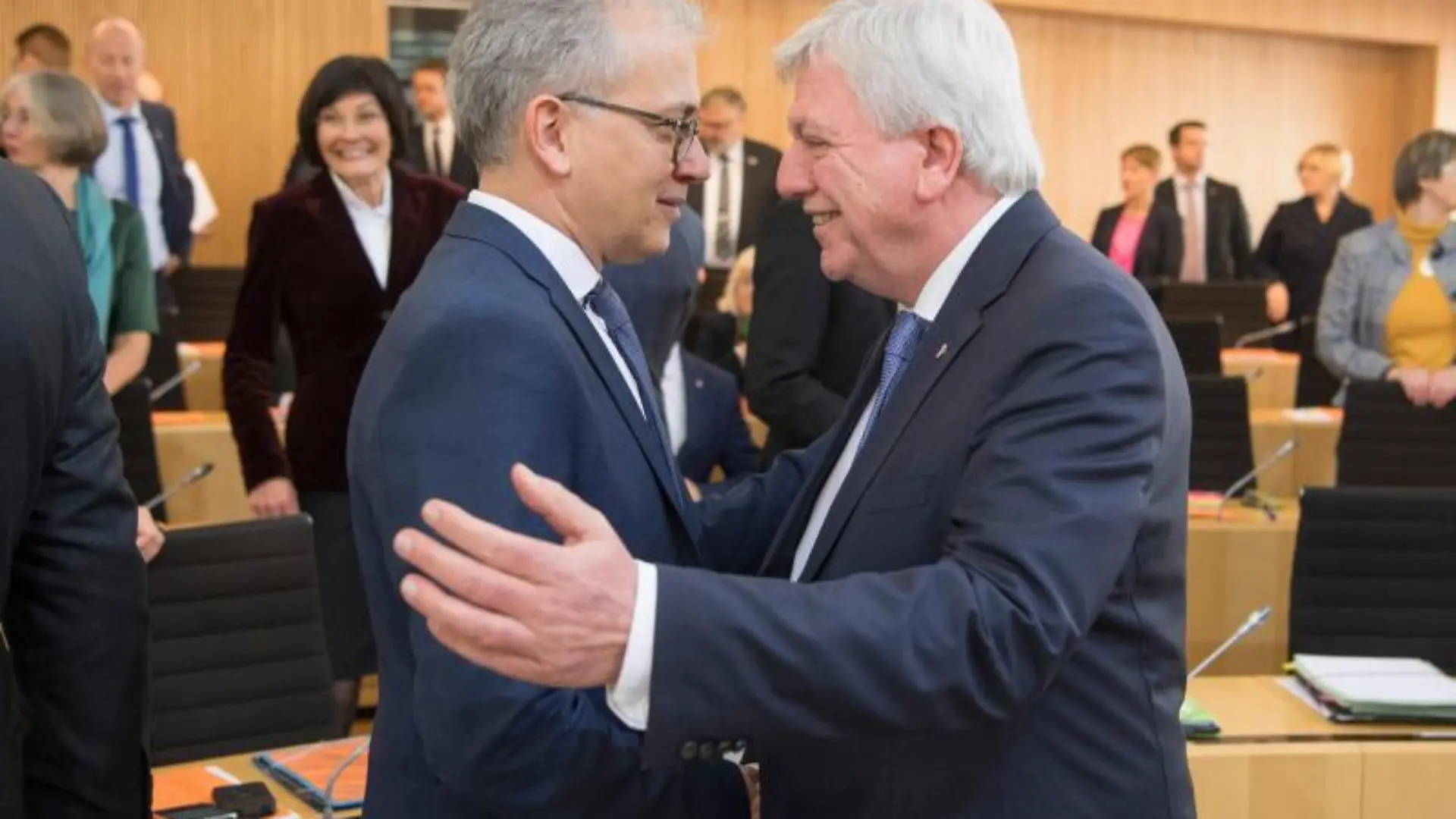 Volker Bouffier (l., CDU) und Tarek Al-Wazir (Grüne)