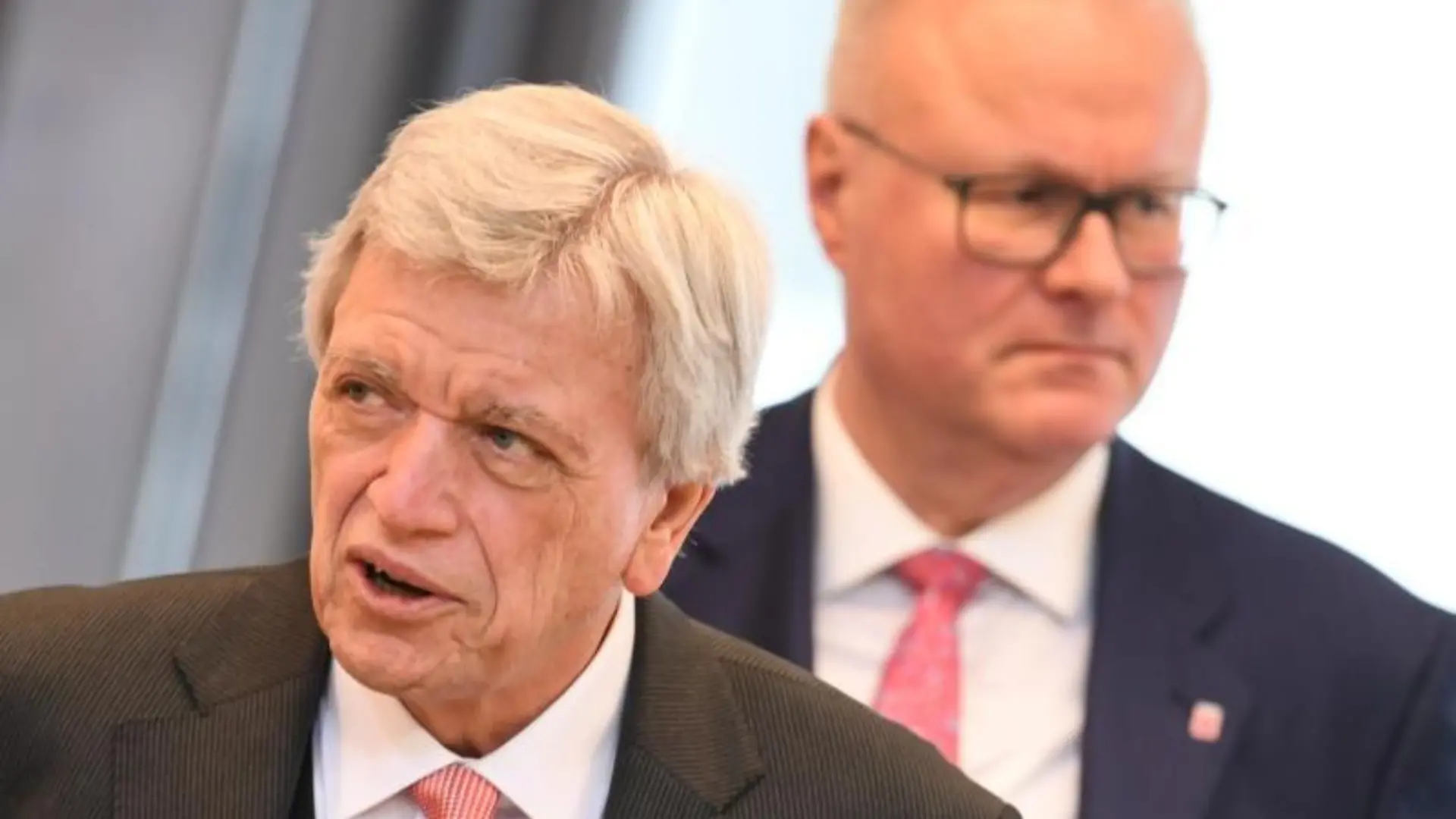 Volker Bouffier (l) und Thomas Schäfer