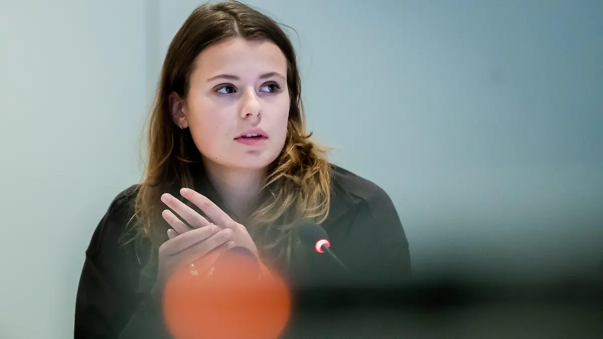 ARCHIV - 12.11.2021, Großbritannien, Glasgow: Luisa Neubauer, Klimaaktivistin, spricht bei einem Pressegespräch bei der UN-Klimakonferenz COP26. (zu dpa «Klimaaktivistin Neubauer wirft Scholz Nazi-Vergleich vor») Foto: Christoph Soeder/dpa +++ dpa-Bildfunk +++