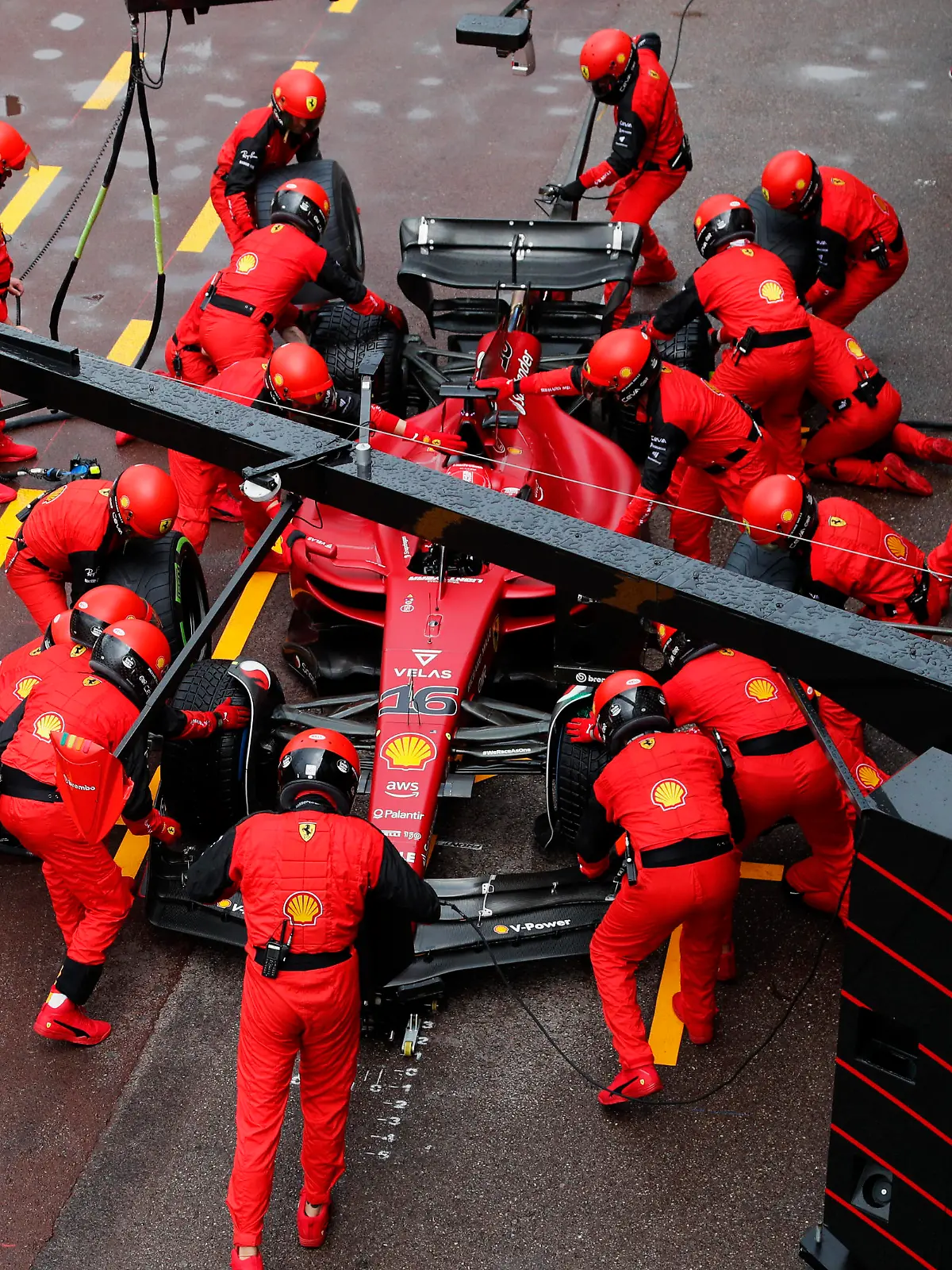  Formula 1 2022: Monaco GP CIRCUIT DE MONACO, MONACO - MAY 29: Charles Leclerc, Ferrari F1-75, makes a pit stop during the Monaco GP at Circuit de Monaco on Sunday May 29, 2022 in Monte Carlo, Monaco. Photo by Steven Tee / LAT Images Images PUBLICATIONxINxGERxSUIxAUTxHUNxONLY GP2207_143513_2ST7620