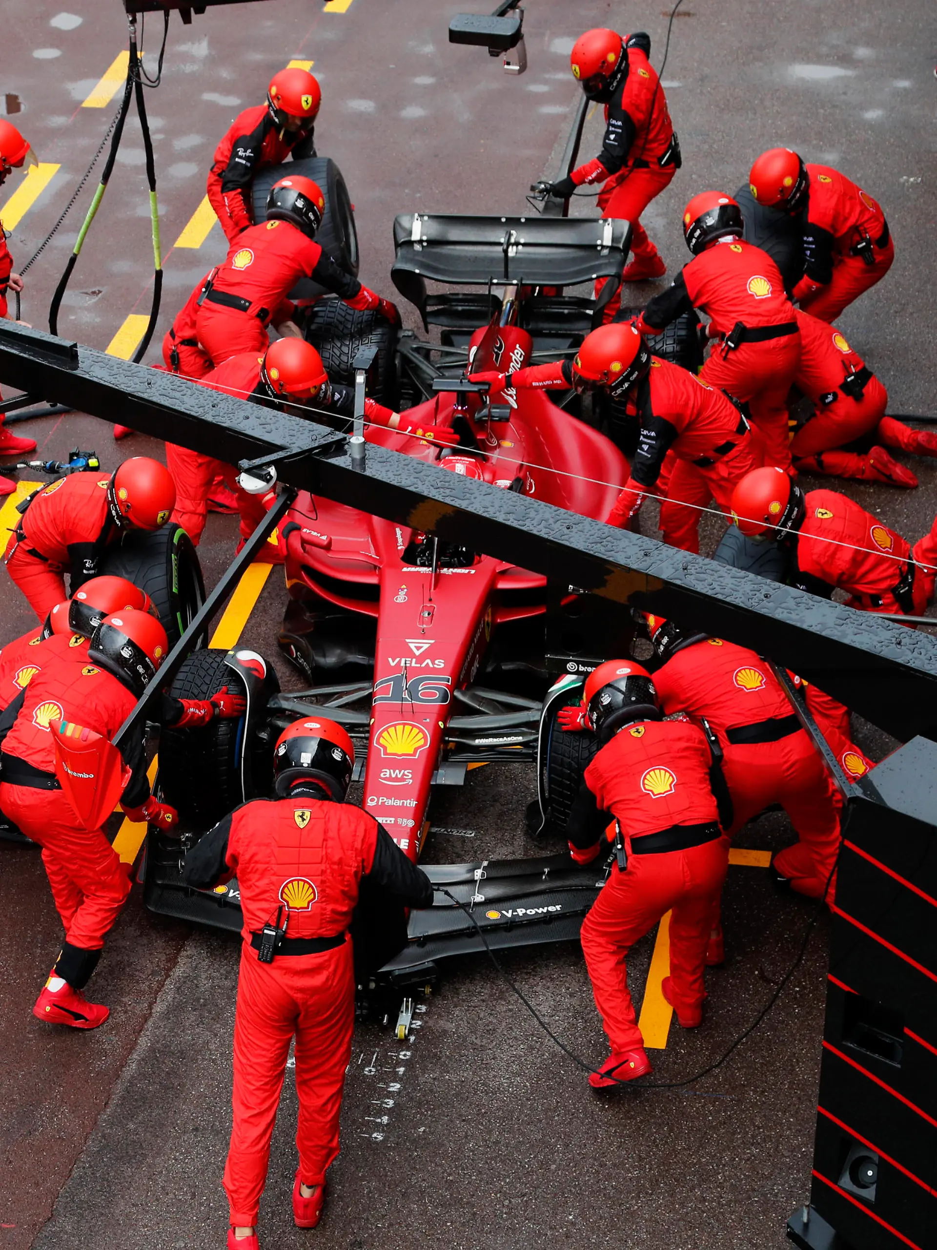  Formula 1 2022: Monaco GP CIRCUIT DE MONACO, MONACO - MAY 29: Charles Leclerc, Ferrari F1-75, makes a pit stop during the Monaco GP at Circuit de Monaco on Sunday May 29, 2022 in Monte Carlo, Monaco. Photo by Steven Tee / LAT Images Images PUBLICATIONxINxGERxSUIxAUTxHUNxONLY GP2207_143513_2ST7620