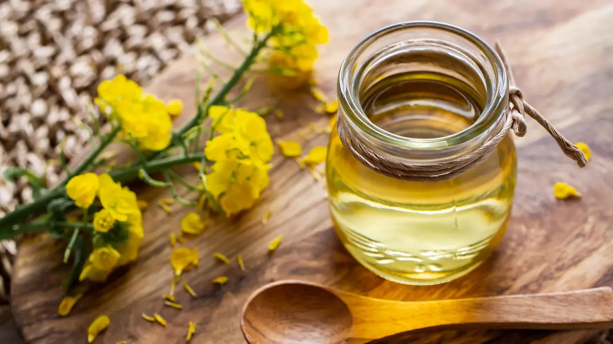 Rapeseed oil, cooking oil, rape blossoms