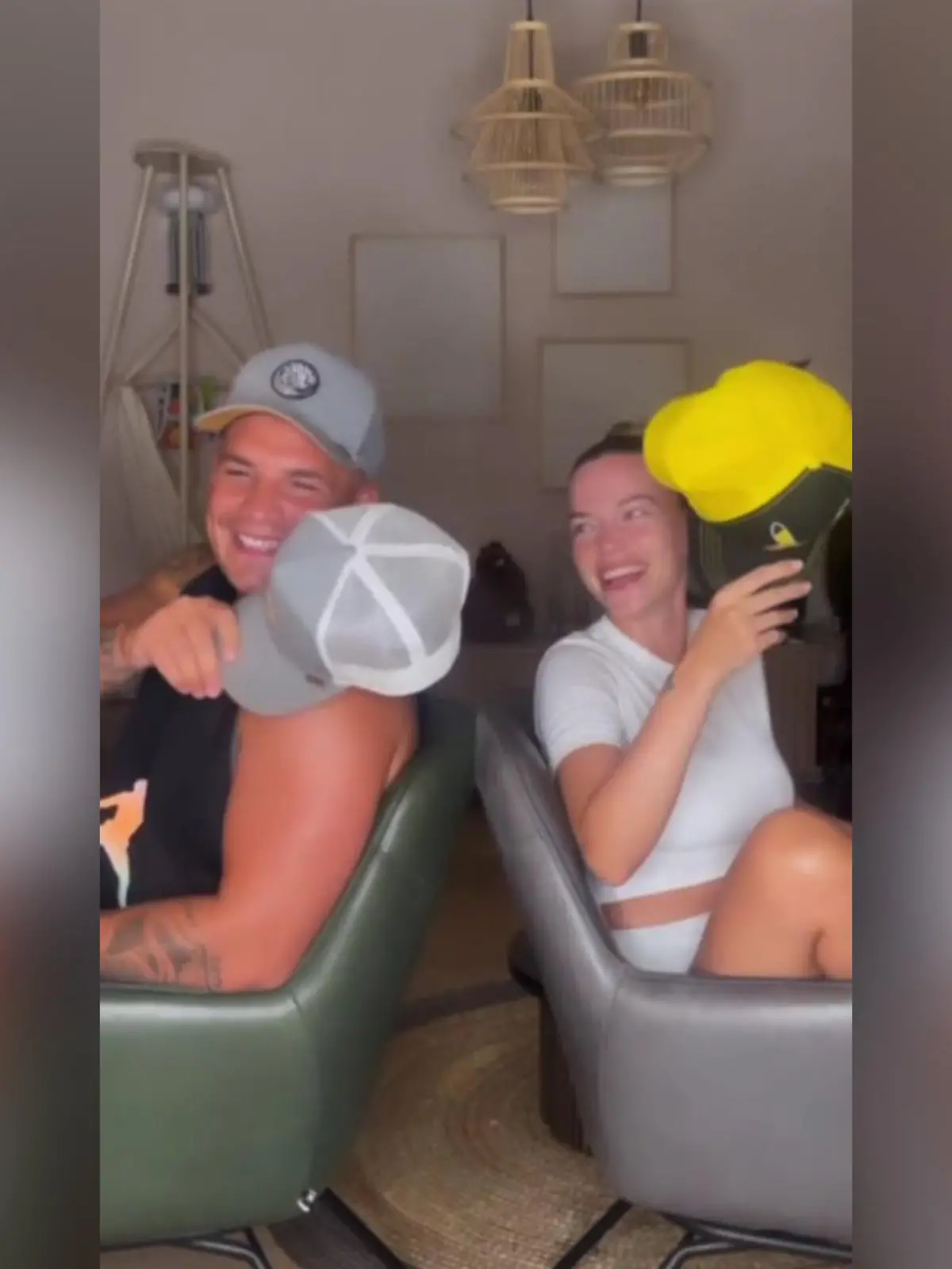 Pietro Lombardi und Laura Maria Rypa beantworten auch intime Fragen mit Humor.