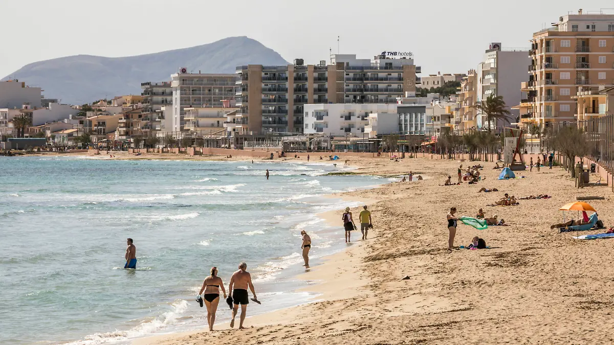 May 26, 2021, Can Picafort, Mallorca, Spain: Wednesday beach life in Can Picafort in Mallorca. (Credit Image: © John-Patrick Morarescu/ZUMA Wire