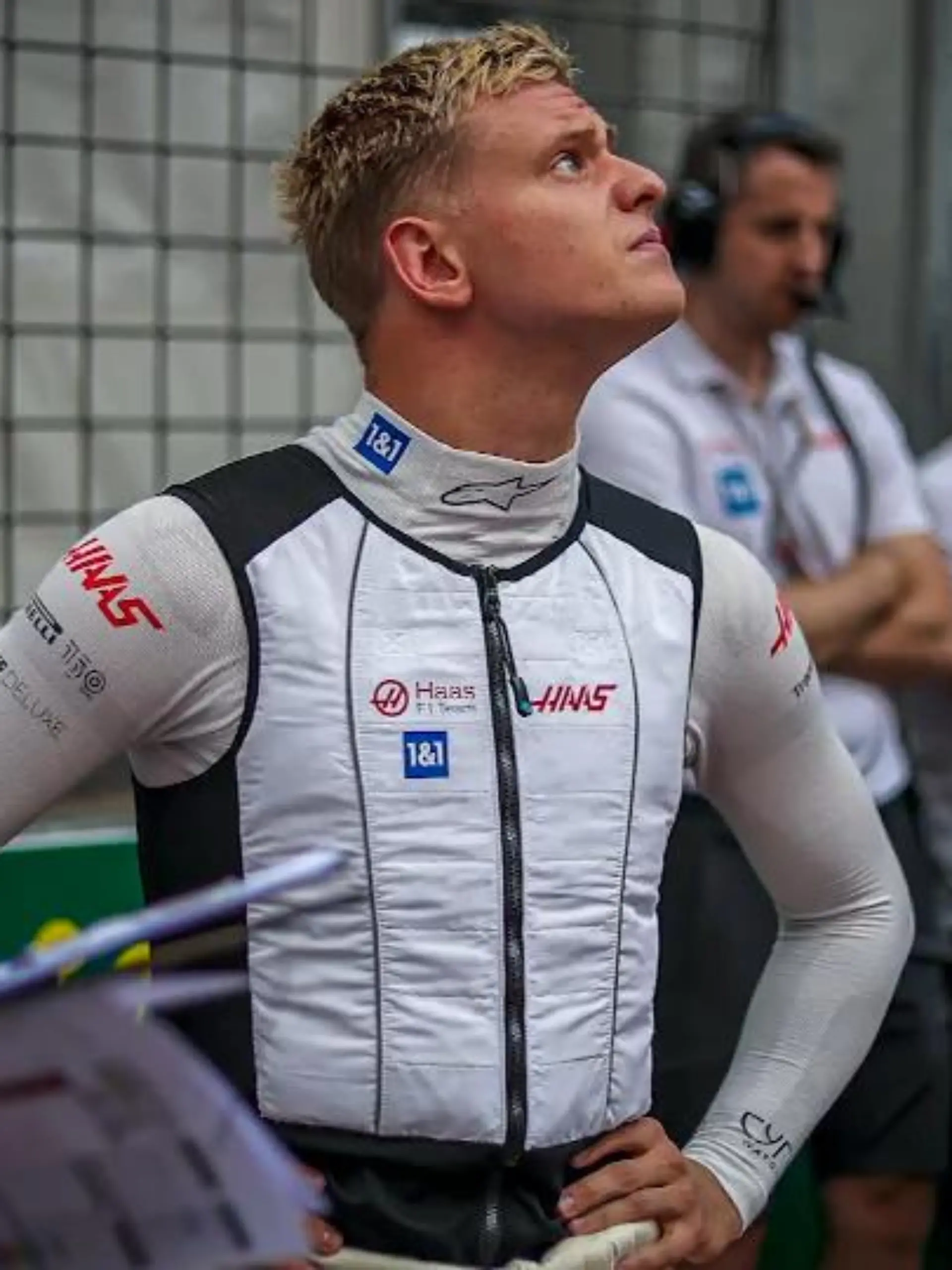 Mick Schumachers Bilanz in der bisherigen Formel-1-Saison ist dünn: Keine Punkte, dafür zwei kapitale Unfälle, die das ohnehin knappe Budget des Haas-Teams strapazieren. Der "Welpenschutz" für den 23-Jährigen ist vorbei, sagt RTL-Reporter Felix Görner. Schumacher müsse jetzt liefern, um seine F1-Zukunft zu sichern. "In Baku weden alle auf ihn schauen", prophezeit Görner.