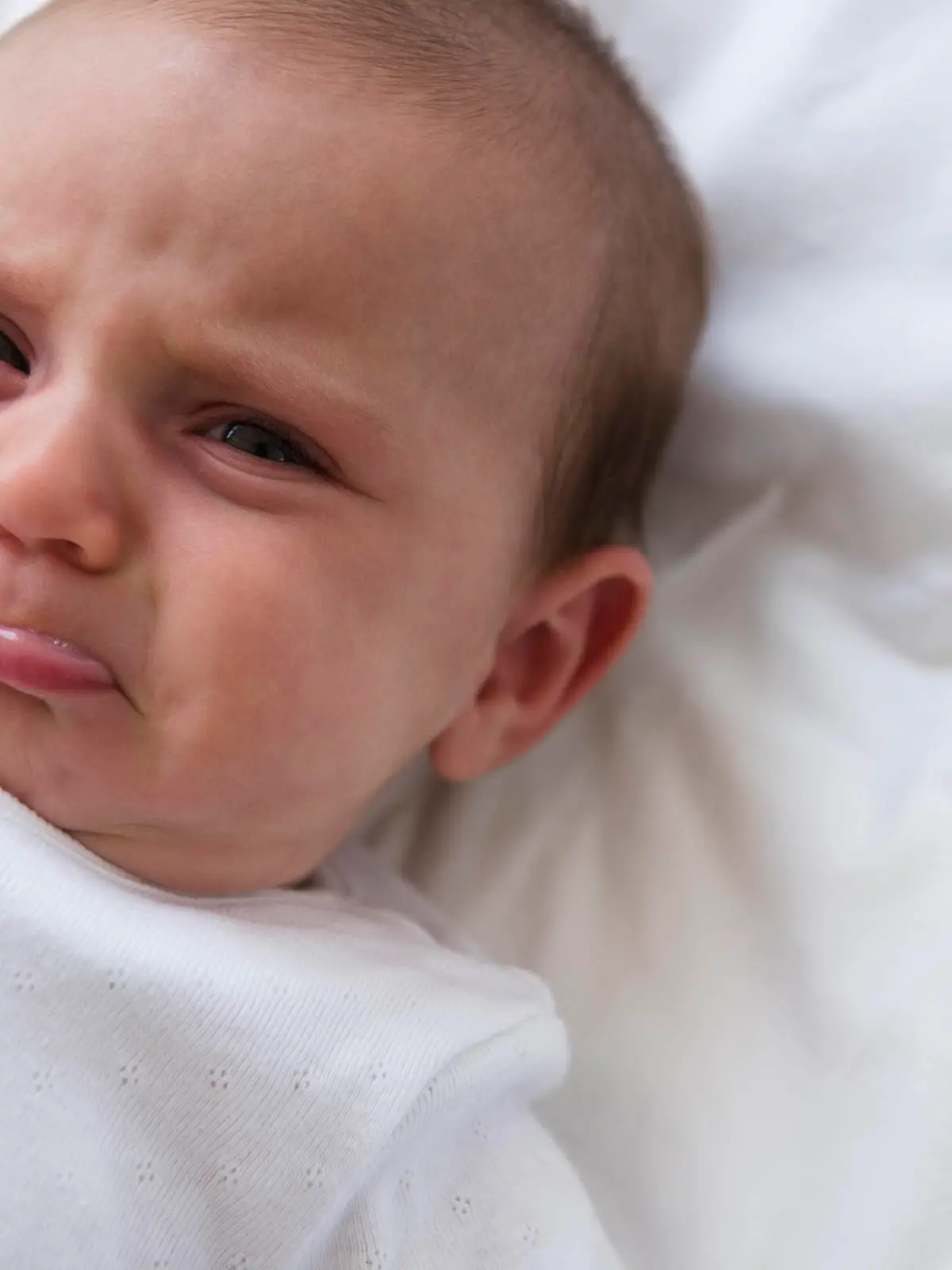 Baby girl (2-5 months) crying,  , Baby-Maedchen (2-5 Monate) das Schreien Keine Weitergabe an Drittverwerter.