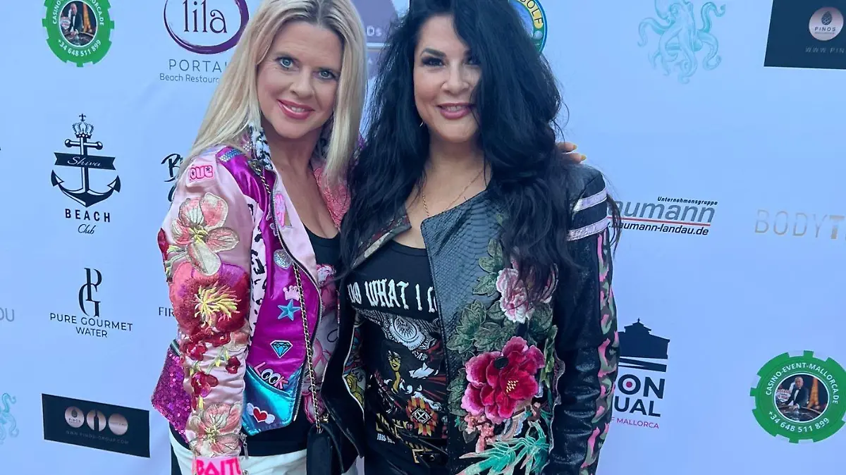 Designerin Pia Bolte mit Iris Klein, die für sie auf der New York Fashion Week laufen wird.