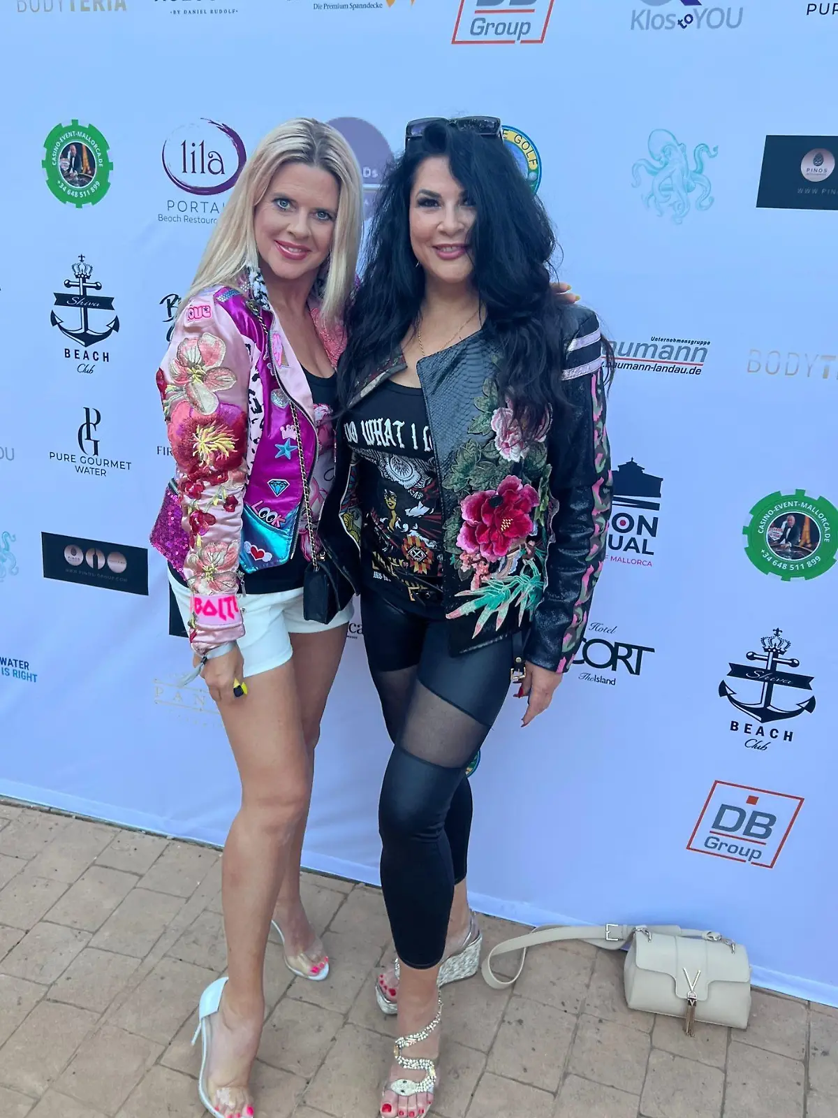 Designerin Pia Bolte mit Iris Klein, die für sie auf der New York Fashion Week laufen wird.