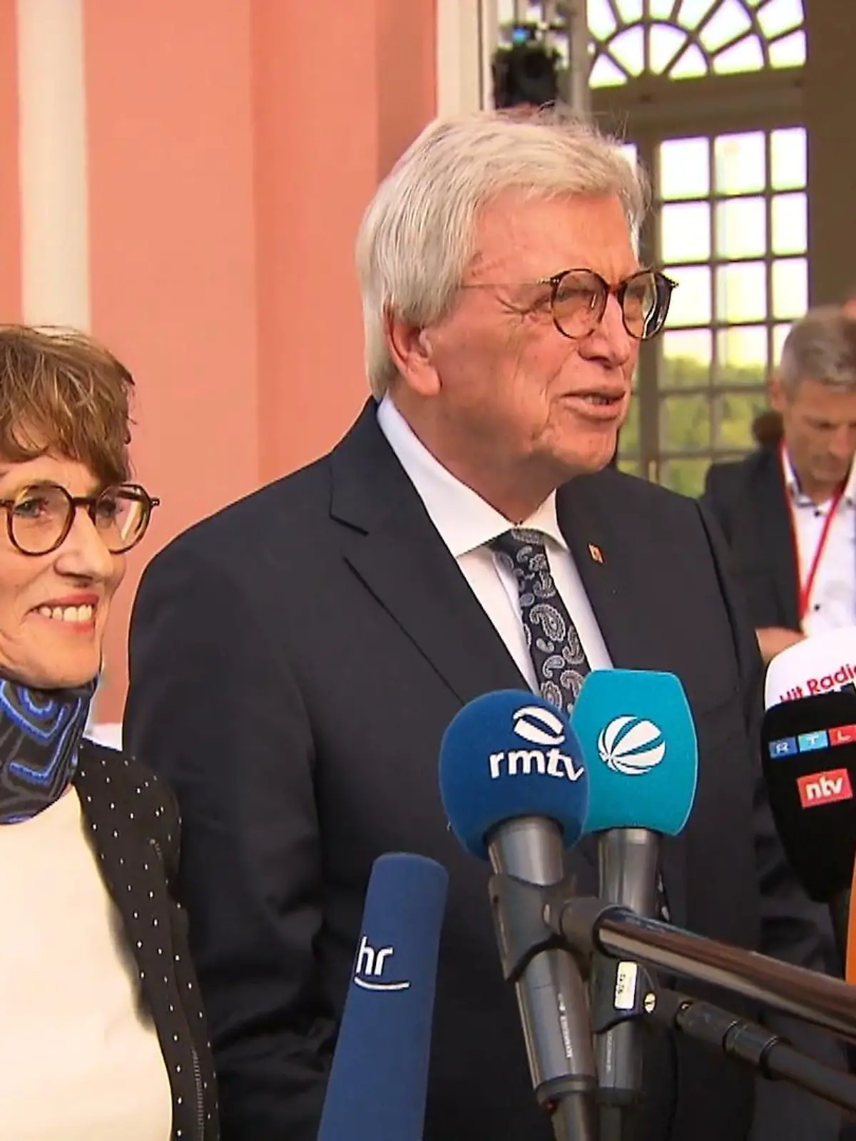 Bild zu: ""Ich sage Danke und auf Wiedersehen.""