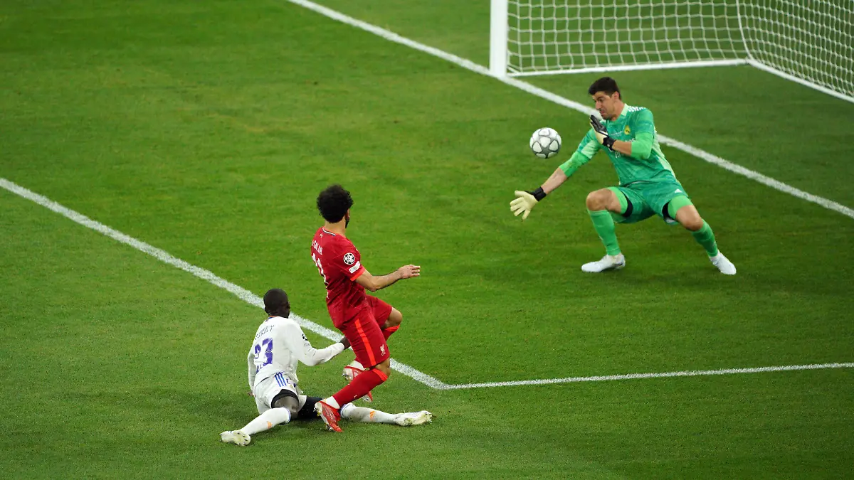 Liverpool v Real Madrid - UEFA Champions League - Final - Stade de France Real Madrid Goalkeeper Thibaut Courtois saves from Liverpool s Mohamed Salah during the UEFA Champions League Final at the Stade de France, Paris. Picture date: Saturday May 28, 2022. Use subject to restrictions. Editorial use only, no commercial use without prior consent from rights holder. PUBLICATIONxNOTxINxUKxIRL Copyright: xPeterxByrnex 67174238