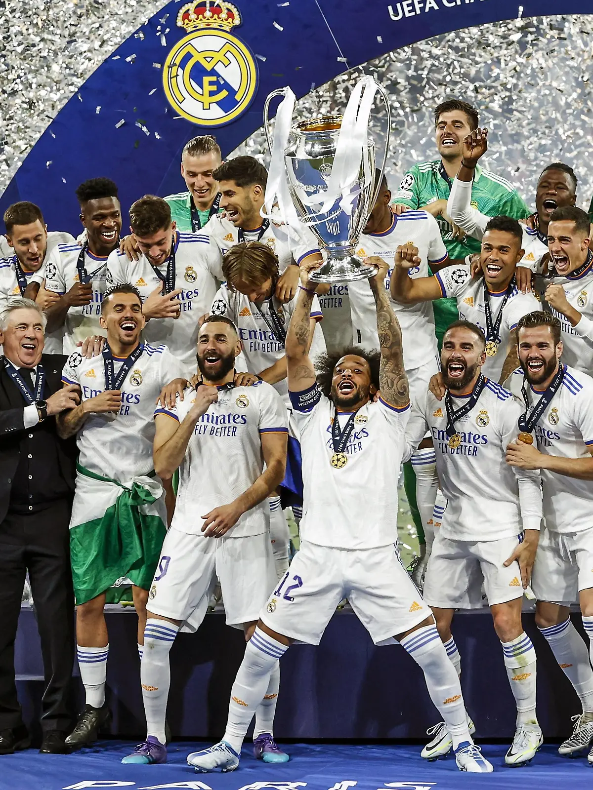  PARIS - Real Madrid goalkeeper Thibaut Courtois, Daniel Carvajal of Real Madrid, Eder Militao of Real Madrid, David Alaba of Real Madrid, Jesus Vallejo of Real Madrid, Nacho of Real Madrid, Eden Hazard of Real Madrid, Toni Kroos of Real Madrid, Karim Benzema of Real Madrid, Luka Modric of Real Madrid, Marco Asensio of Real Madrid, Marcelo of Real Madrid, Real Madrid goalkeeper Andriy Lunin, Casemiro of Real Madrid, Federico Valverde of Real Madrid, Luka Jovic of Real Madrid, Lucas Vazquez of Real Madrid , Gareth Bale of Real Madrid, Eduardo Camavinga of Real Madrid, Vinicius Junior of Real Madrid, Rodrygo of Real Madrid, Isco of Real Madrid, Ferland Mendy of Real Madrid, Mariano Diaz of Real Madrid, Real Madrid goalkeeper Luis Lopez, Real Madrid goalkeeper Javier Belman, Real Madrid coach Carlo Ancelotti with UEFA Champions League trophy, Coupe des clubs Champions Europeans during the UEFA Champions League final match between Liverpool FC and Real Madrid at Stade de Franc on May 28, 202 2 in Paris, France. ANP DUTCH HEIGHT MAURICE VAN STONE UEFA Champions League final 2021/2022 xVIxANPxSportx/xMauricexvanxSteenxIVx *** PARIS Real Madrid goalkeeper Thibaut Courtois, Daniel Carvajal of Real Madrid, Eder Militao of Real Madrid, David Alaba of Real Madrid, Jesus Vallejo of Real Madrid, Nacho of Real Madrid, Eden Hazard of Real Madrid, Toni Kroos of Real Madrid, Karim Benzema of Real Madrid, Luka Modric of Real Madrid, Marco Asensio of Real Madrid, Marcelo of Real Madrid, Real Madrid goalkeeper Andriy Lunin, Casemiro of Real Madrid, Federico Valverde of Real Madrid, Luka Jovic of Real Madrid, Lucas Vazquez of Real Madrid , Gareth Bale of Real Madrid, Eduardo Camavinga of Real Madrid, Vinicius Junior of Real Madrid, Rodrygo of Real Madrid, Isco of Real Madrid, Ferland Mendy of Real Madrid, Mariano Diaz of Real Madrid, Real Madrid goalkeeper Luis Lopez, Real Madrid goalkeeper Javier Belman, Real Madrid coach Carlo Ancelotti with UEFA Champions League trophy, Coupe des clu