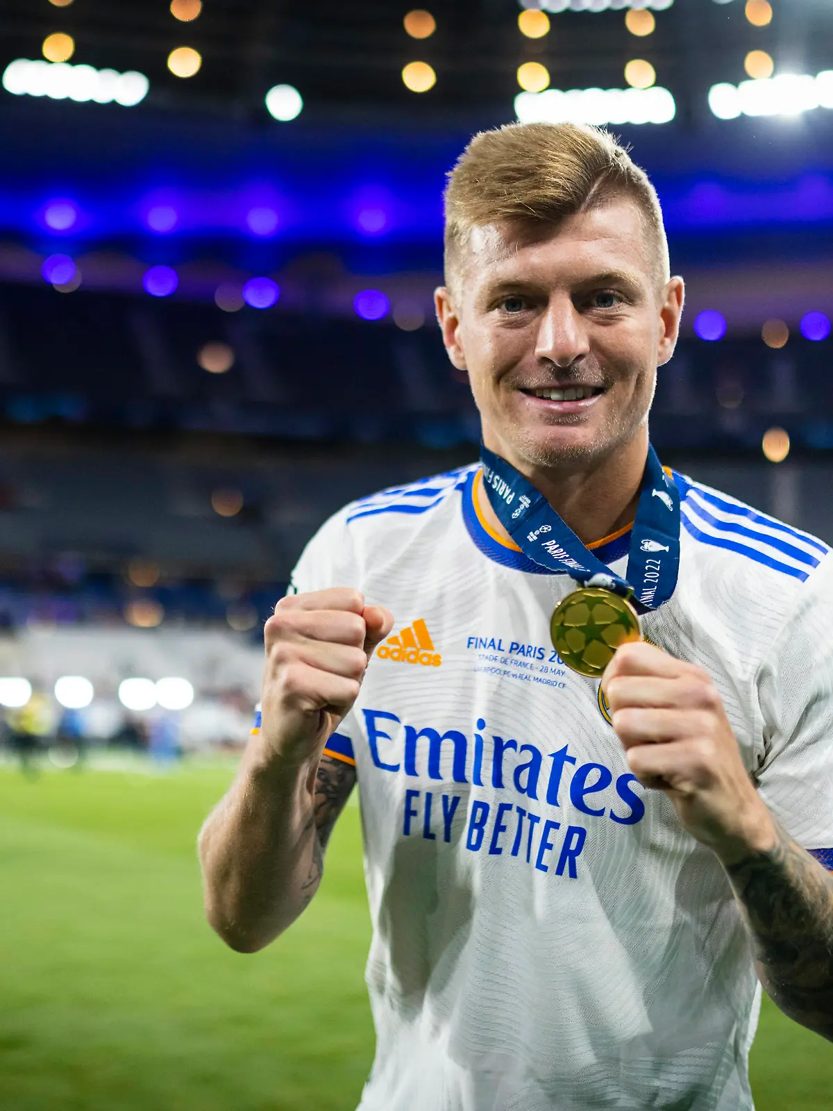  Schlussjubel: Toni Kroos Real mit Medaille FC Liverpool - Real Madrid Paris, Champions League, Finale, 28.05.2022, Fussball Saison 2021/22 Foto: Moritz Müller *** Final cheer Toni Kroos Real with medal FC Liverpool Real Madrid Paris, Champions League, Final, 28 05 2022, Football season 2021 22 Photo Moritz Müller