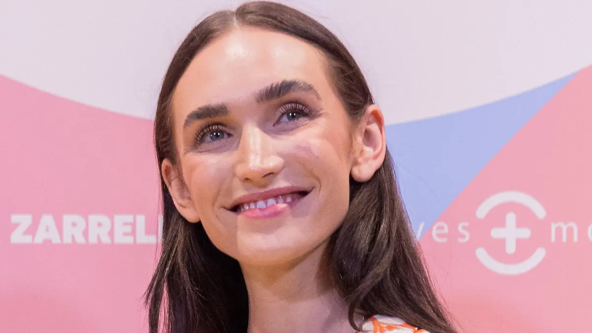 ARCHIV - 25.08.2022, Nordrhein-Westfalen, Köln: Model und Influencerin Anna Adayam, ehemals Wilken, steht auf dem gelben Teppich bei der Präsentation der Brillenkollektion Marke "eyes + more". (zu dpa: ««Unser Goldjunge»: Incluencerin Anna Adamyan erwartet einen Sohn») Foto: Rolf Vennenbernd/dpa +++ dpa-Bildfunk +++